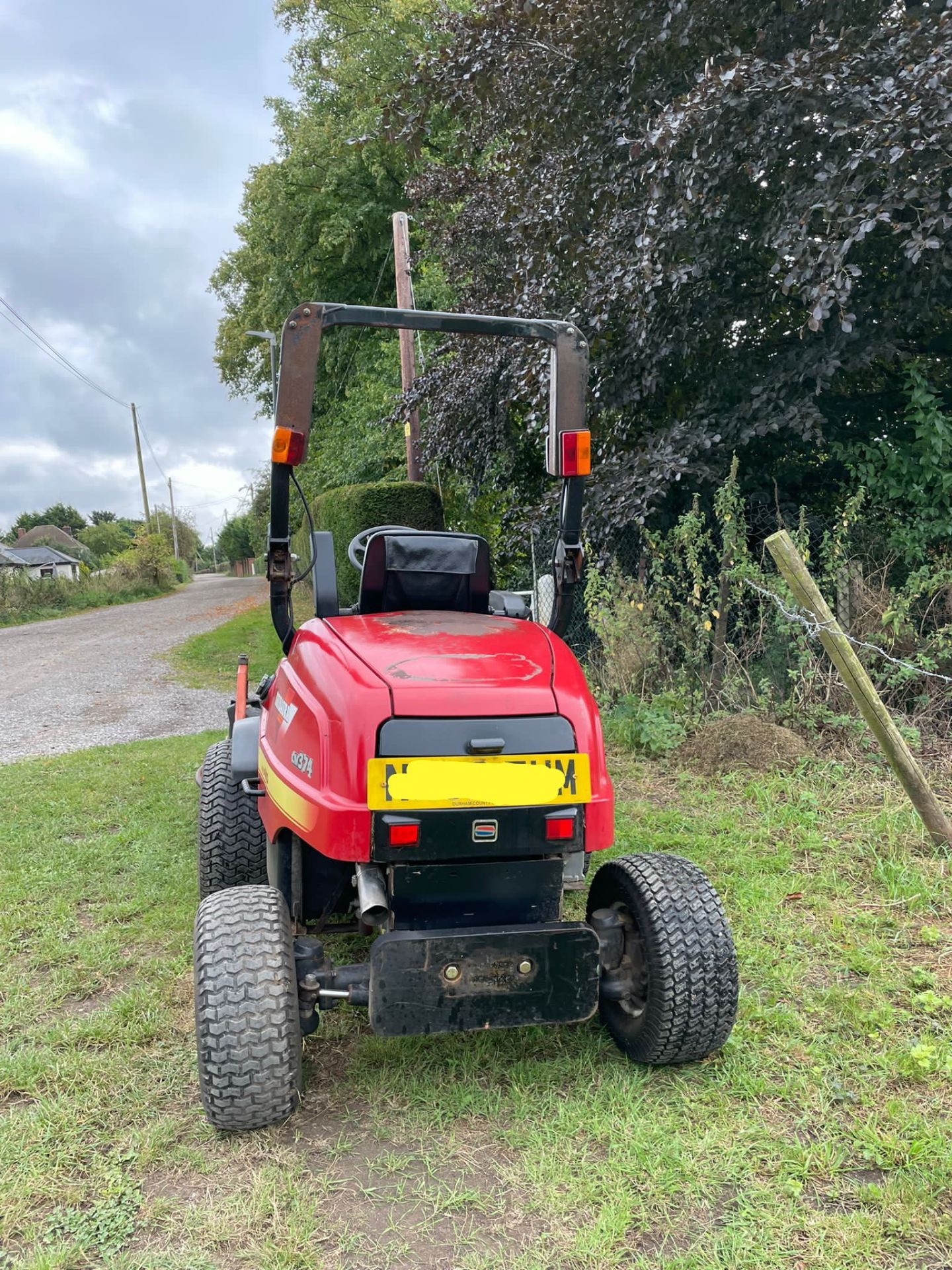 SHIBAURA CM374 4x4 RIDE ON MOWER, RUNS DRIVES AND DIGS, SHOWING A LOW 3103 HOURS *PLUS VAT* - Image 4 of 5