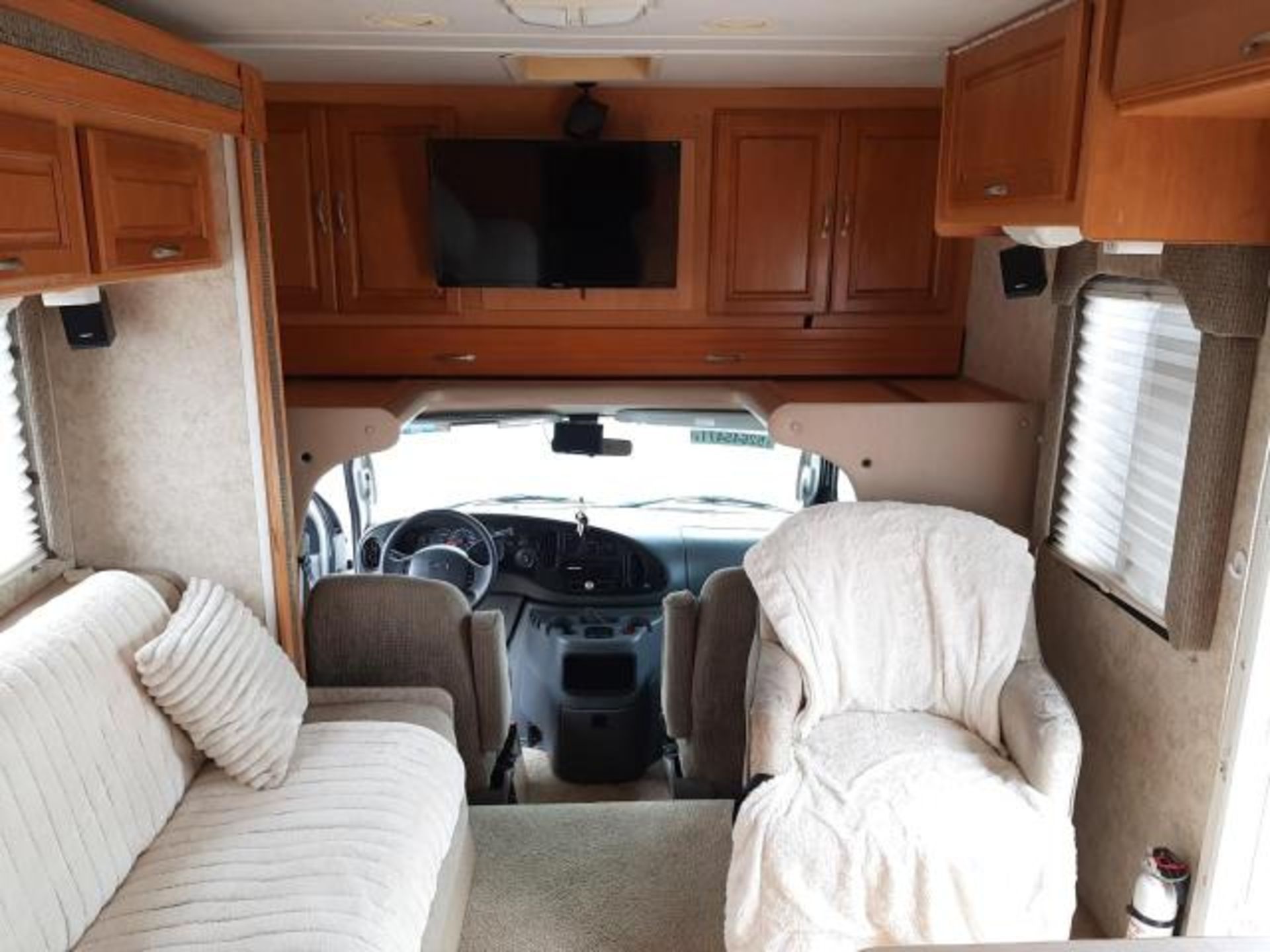 FORD E450 FOURWINDS RV 7 BERTH LHD MOTORHOME, VERY LOW MILEAGE 34,453 MILES *NO VAT* - Image 9 of 13