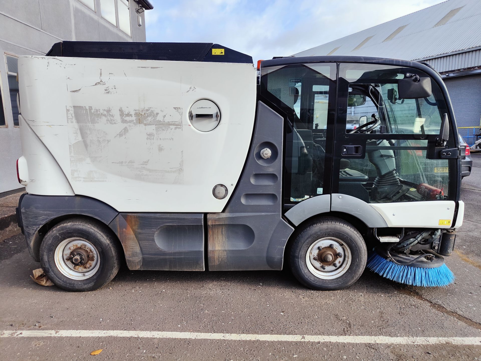 2014/64 REG SCARAB MC200 WHITE ROAD SWEEPER, YEAR 2014, REG YJ64 KRV *PLUS VAT* - Image 7 of 19