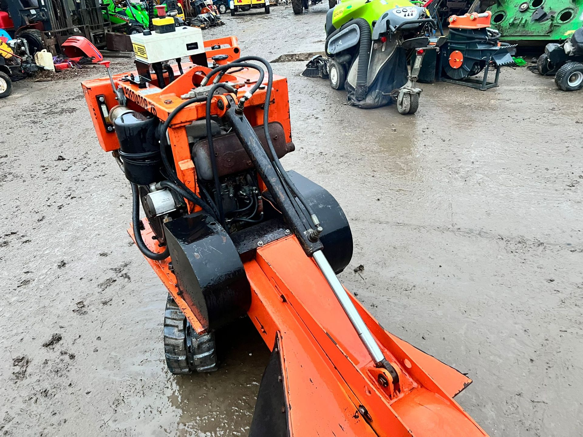 PREDATOR P26 TRACKED STUMP GRINDER, RUNS DRIVES AND WORKS, SWING SLEW - LEFT AND RIGHT *PLUS VAT* - Image 9 of 21