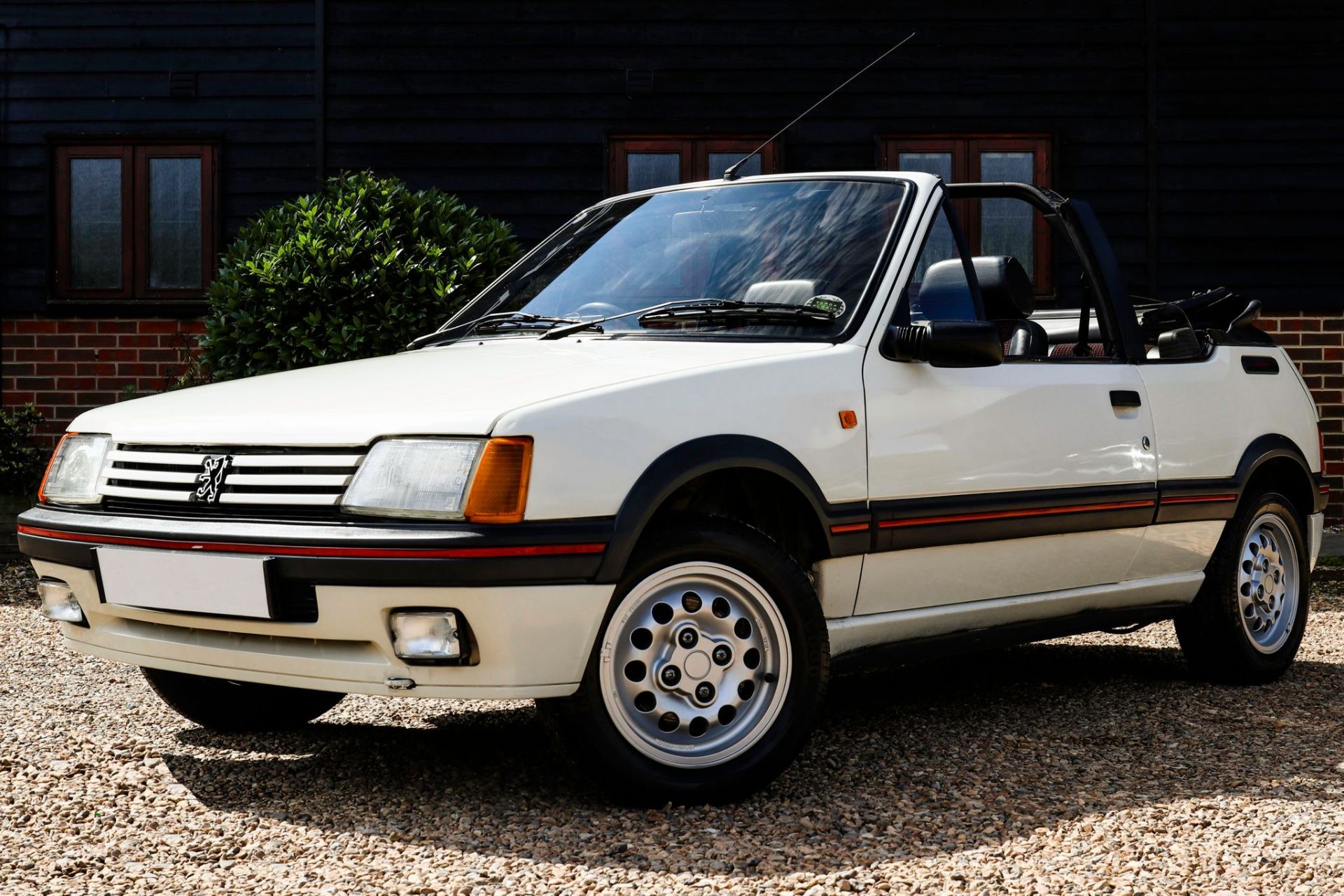 1989 PEUGEOT 205 CTI WHITE CABRIOLET CONVERTIBLE, 115hp, 1590cc PETROL ENGINE *NO VAT* - Image 2 of 11