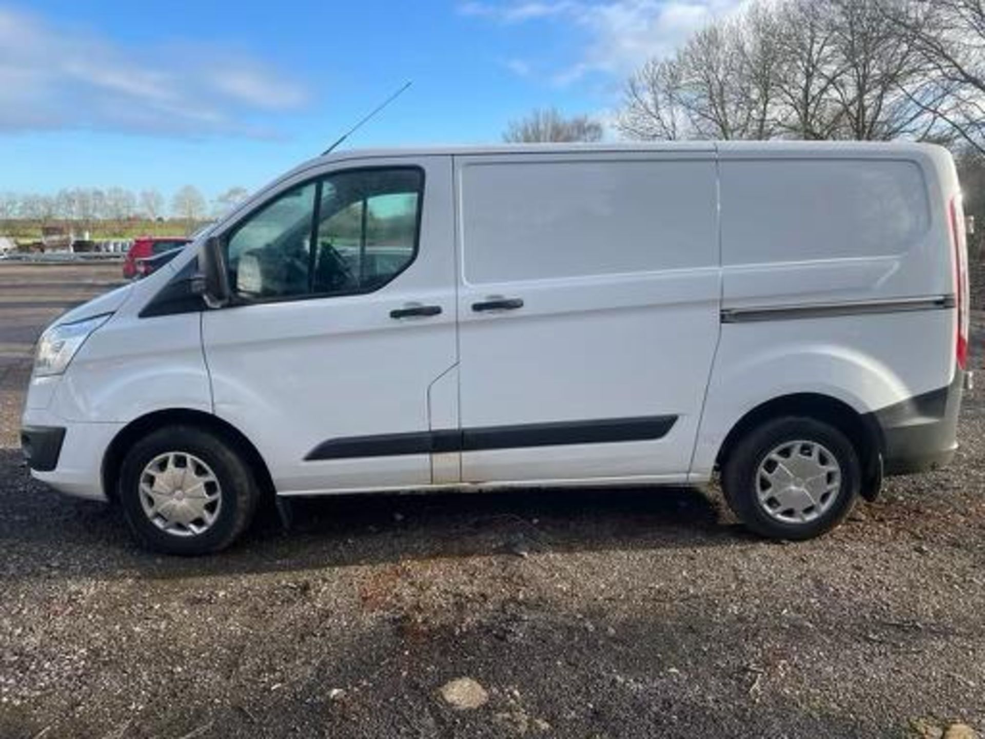 2017/67 FORD TRANSIT CUSTOM 290 TREND EURO 6 WHITE PANEL VAN, 137K MILES, PLY LINED, SAT NAV - Image 4 of 11