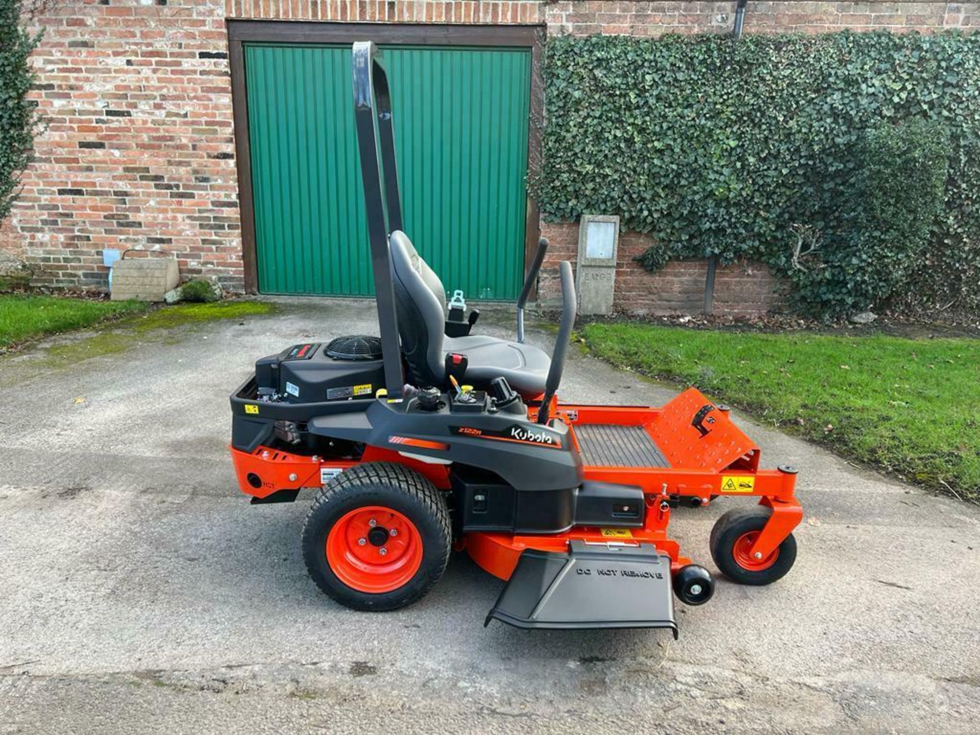 KUBOTA Z122R ZERO TURN MOWER, BRAND NEW, 42" ROTARY CUT *PLUS VAT* - Image 5 of 7