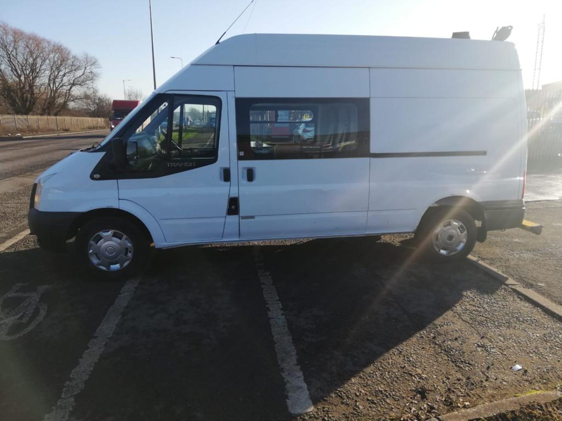 2012 FORD TRANSIT 100 T350 RWD WHITE WELFARE VAN, 125K MILES, 2.2 DIESEL, 6 SEATS *PLUS VAT* - Image 4 of 11