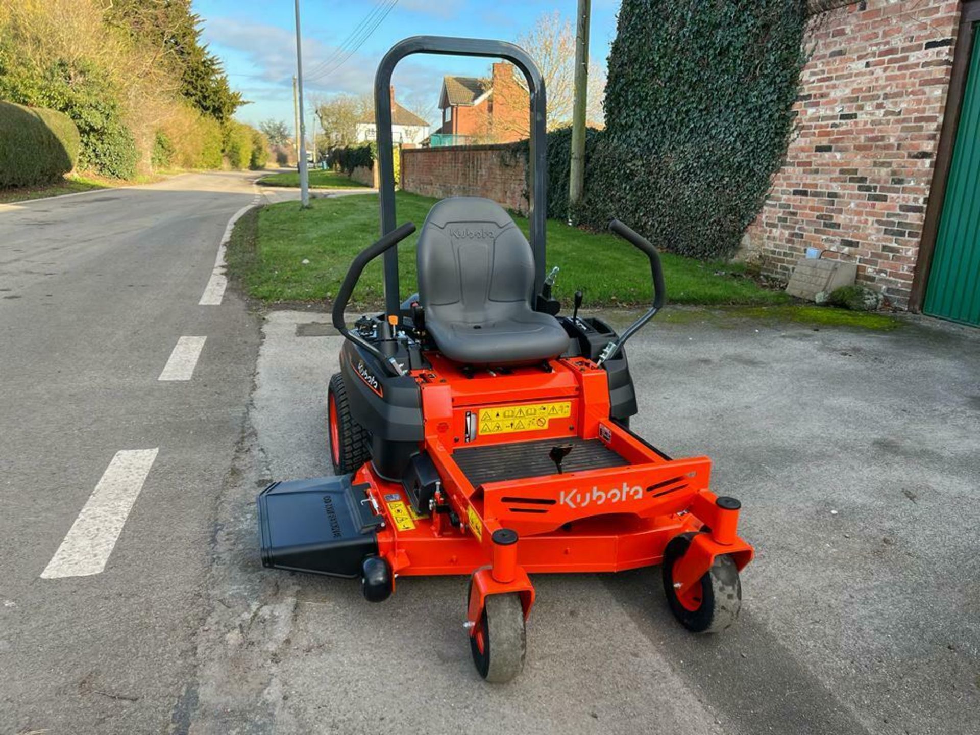 KUBOTA Z122R ZERO TURN MOWER, BRAND NEW, 42" ROTARY CUT *PLUS VAT* - Image 2 of 7