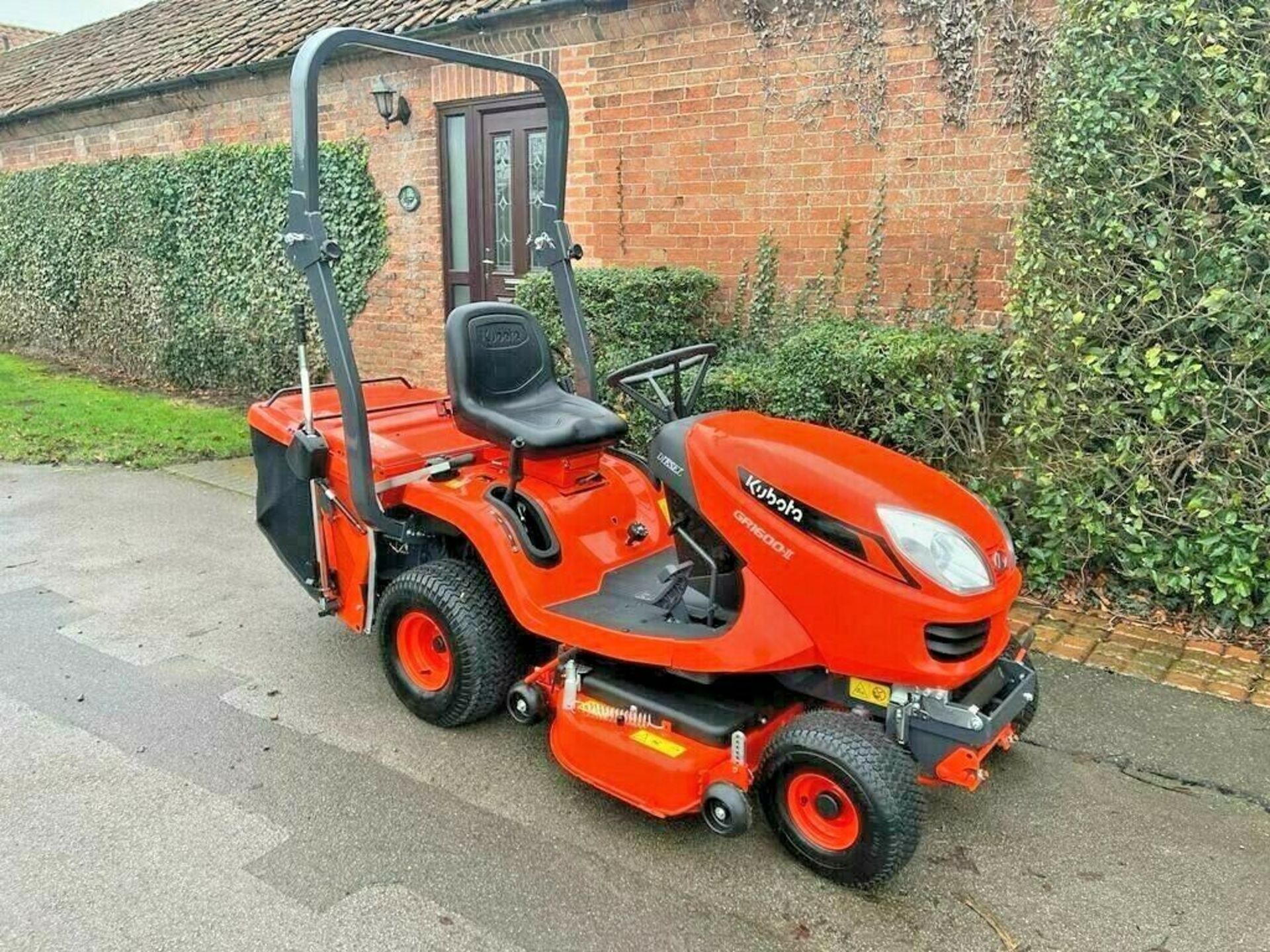 KUBOTA GR1600 MK2 MOWER, BRAND NEW, C/W COLLECTOR, 42" ROTARY CUT *PLUS VAT* - Image 2 of 9