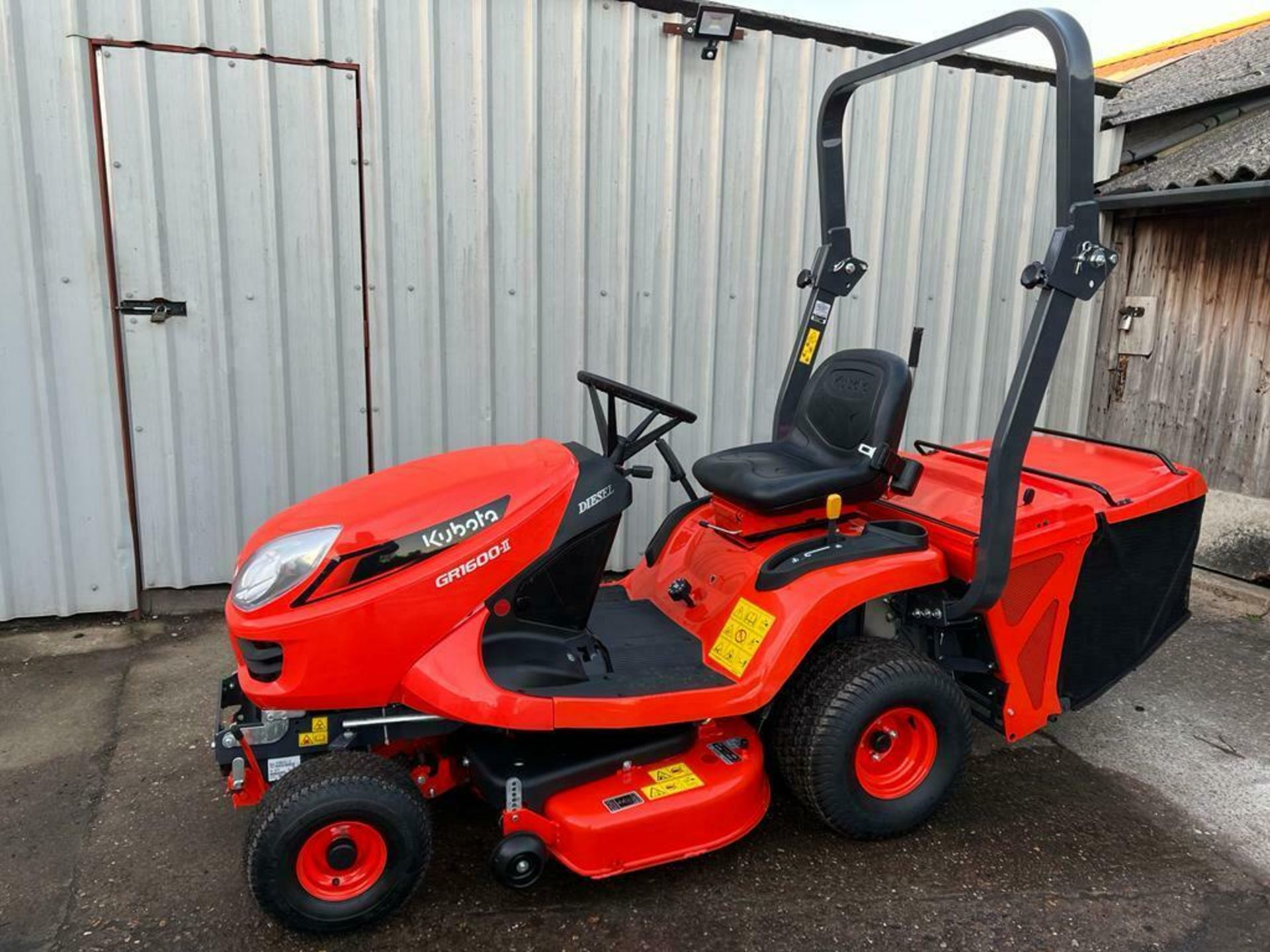 KUBOTA GR1600 MK2 MOWER, BRAND NEW, C/W COLLECTOR, 42" ROTARY CUT *PLUS VAT* - Image 2 of 10