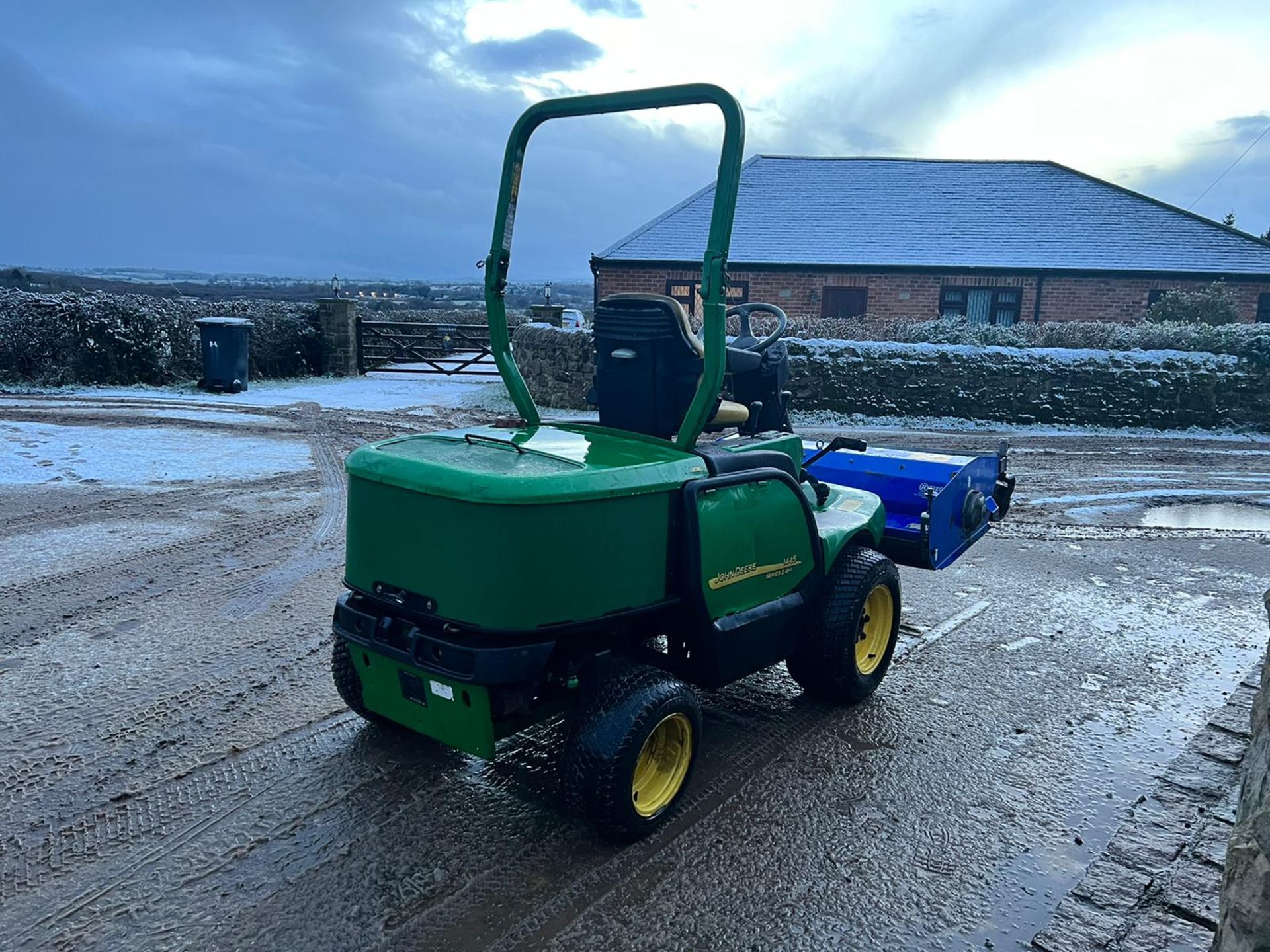 JOHN DEERE 1445 4WD RIDE ON MOWER WITH RYETEC 1200 FLAIL DECK, SHOWING A LOW 3892 HOURS *PLUS VAT* - Image 5 of 11