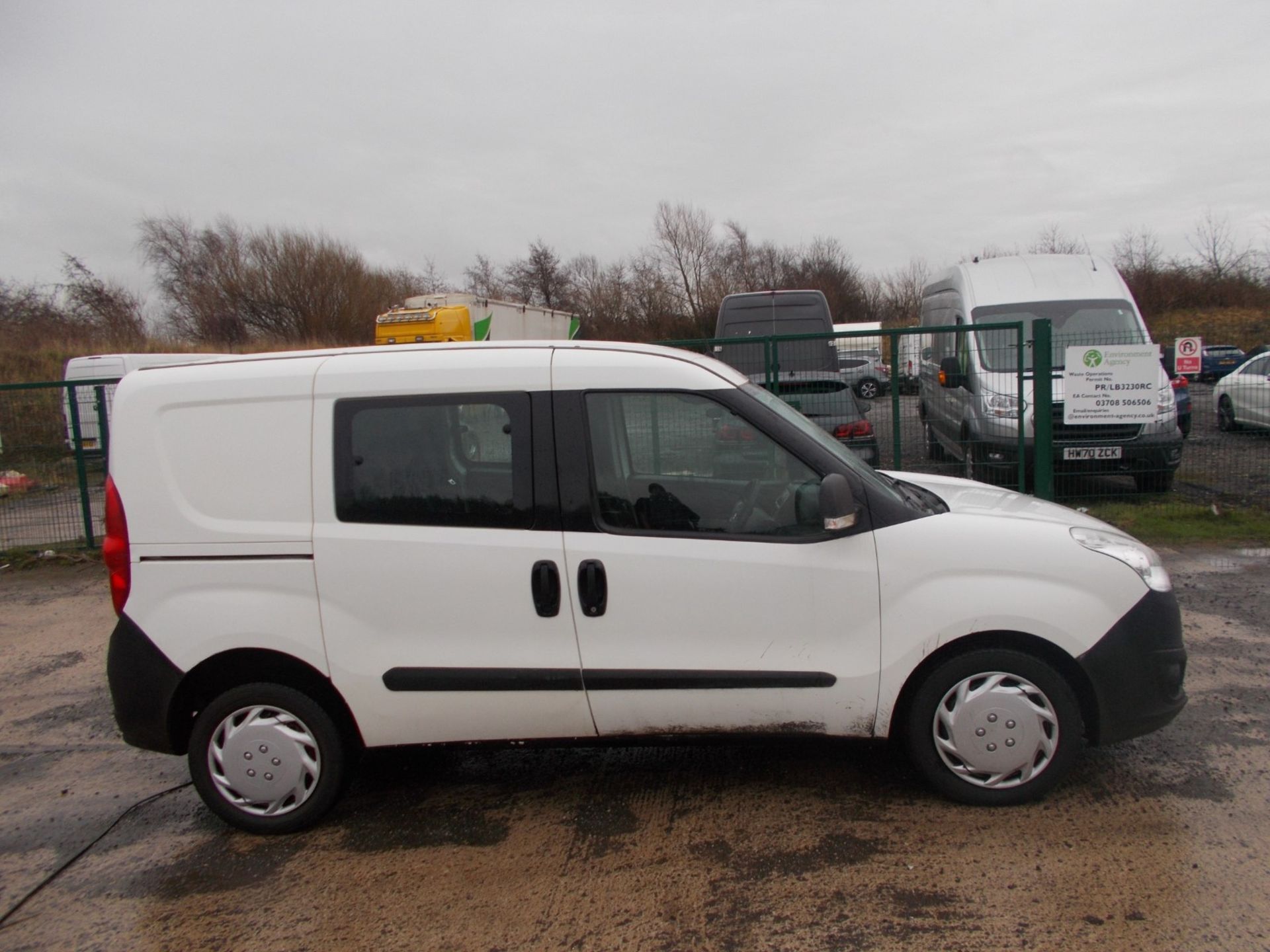 2016 VAUXHALL COMBO 2300 L1H1 CDTI SS E-FLEX WHITE CREW VAN, 56K MILES, REAR SEATS *PLUS VAT* - Image 8 of 18