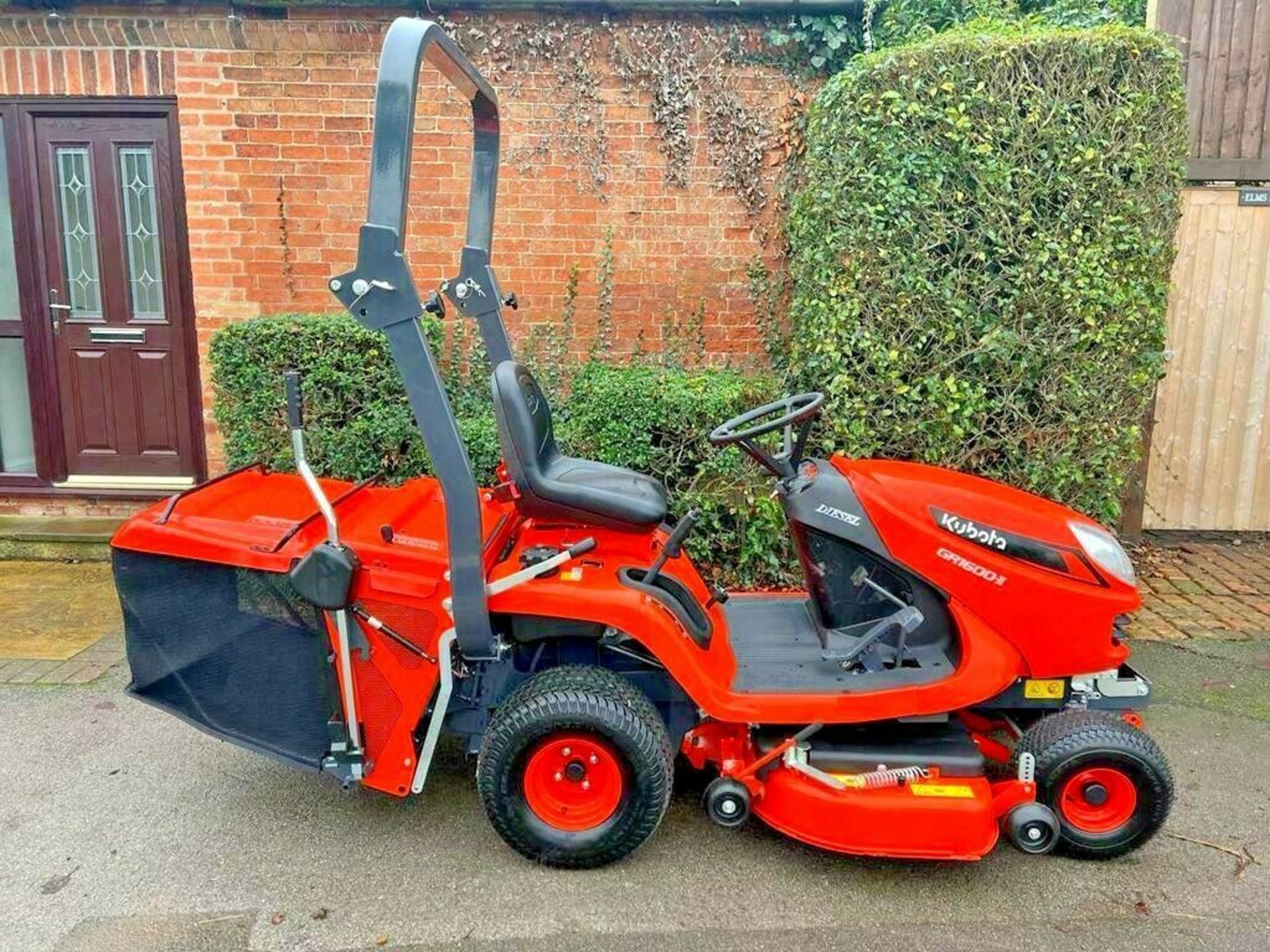 KUBOTA GR1600 MK2 MOWER, BRAND NEW, C/W COLLECTOR, 42" ROTARY CUT *PLUS VAT*