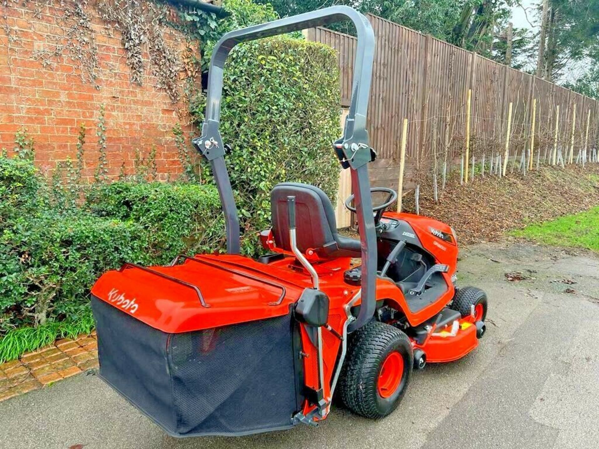 KUBOTA GR1600 MK2 MOWER, BRAND NEW, C/W COLLECTOR, 42" ROTARY CUT *PLUS VAT* - Image 6 of 10