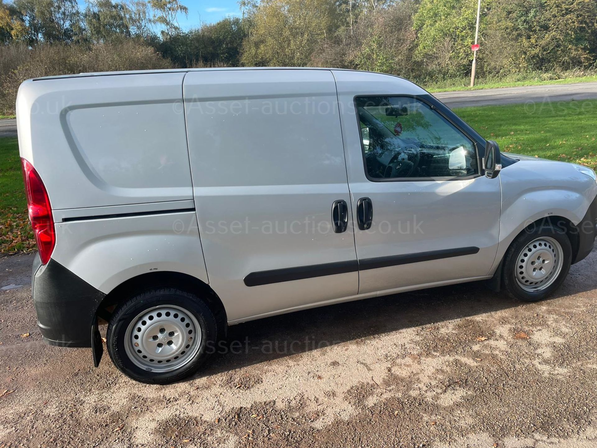 2017/67 VAUXHALL COMBO 2300 CDTI ECOFLEX S/S SILVER PANEL VAN, 98,120 MILES *NO VAT* - Image 9 of 25