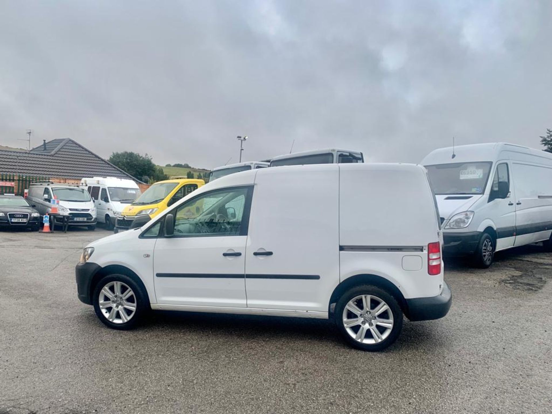 2012 VOLKSWAGEN CADDY C20 BLUEMOTION TDI 102 WHITE PANEL VAN, 1.6 DIESEL, 168,072 MILES *NO VAT* - Image 4 of 11