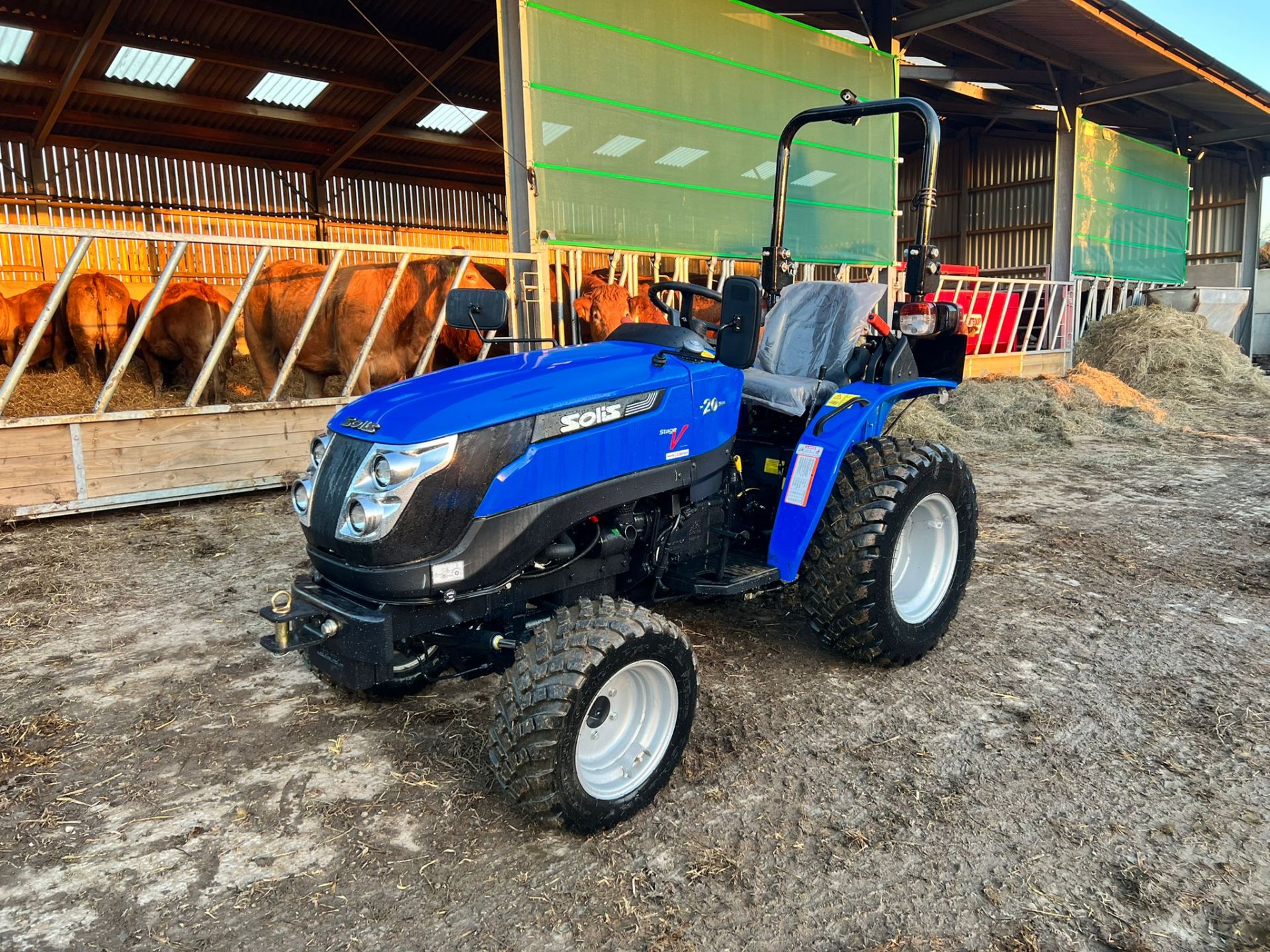 NEW AND UNUSED SOLIS 20 20hp 4WD COMPACT TRACTOR, SHOWING A LOW AND GENUINE 3 HOURS *PLUS VAT* - Image 2 of 16