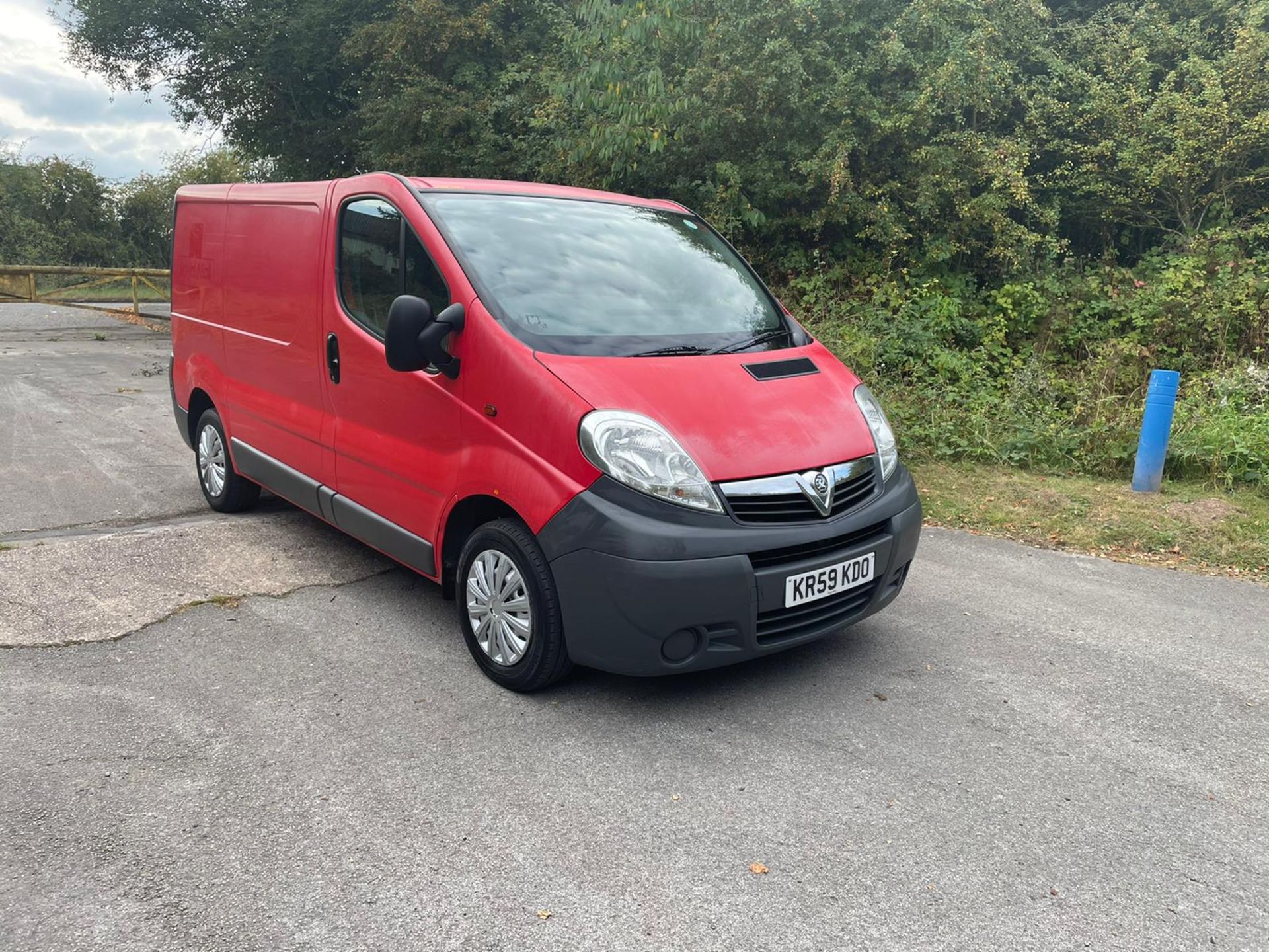 2009 VAUXHALL VIVARO 2700 CDTI SWB RED PANEL VAN, 2.0 DIESEL ENGINE, 125,530 MILES *NO VAT*