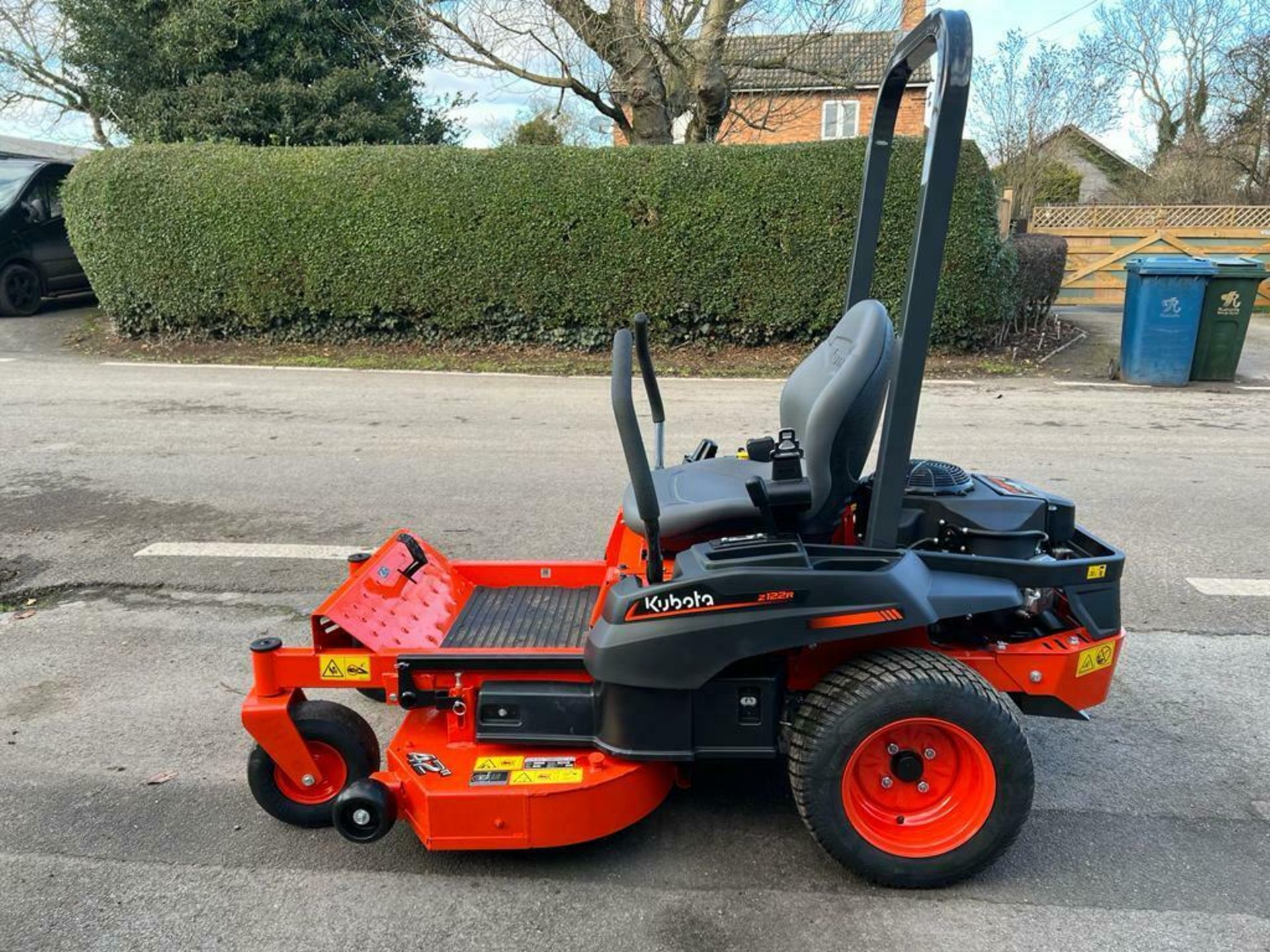 KUBOTA Z122R ZERO TURN MOWER, BRAND NEW, 42" ROTARY CUT *PLUS VAT* - Image 4 of 7