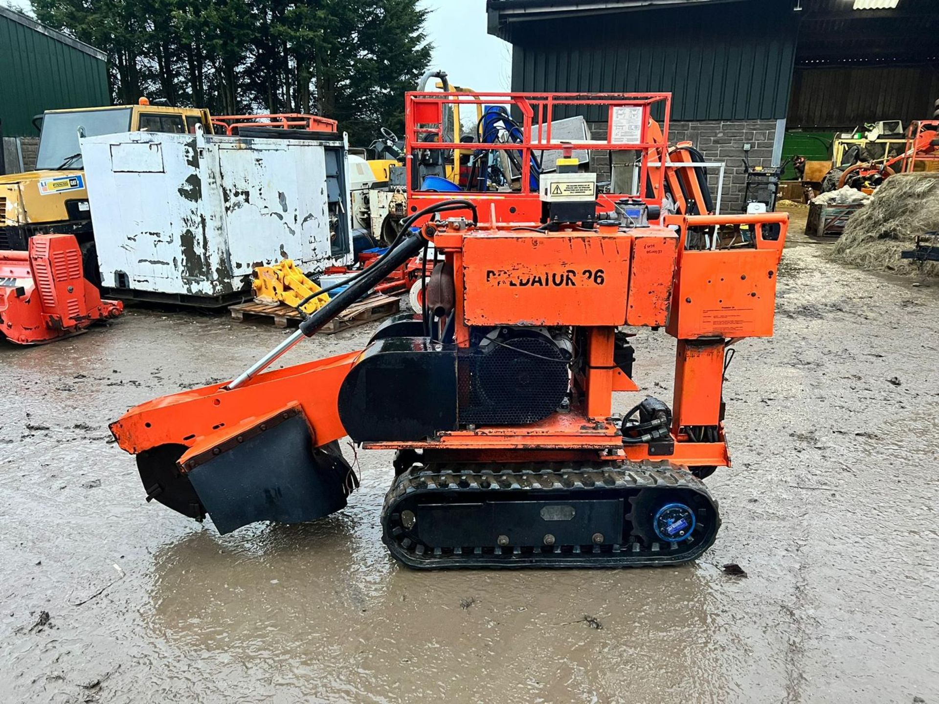 PREDATOR P26 TRACKED STUMP GRINDER, RUNS DRIVES AND WORKS, SWING SLEW - LEFT AND RIGHT *PLUS VAT* - Image 4 of 21