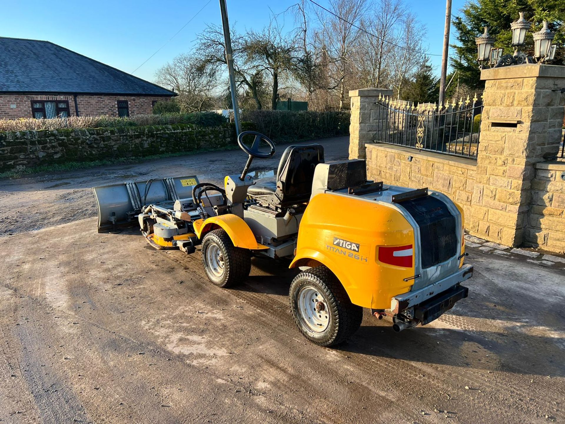 2008 STIGA TITAN 26H DIESEL COMMERCIAL RIDE ON MOWER WITH STIGA SB140 SNOW PLOUGH *PLUS VAT* - Image 4 of 14