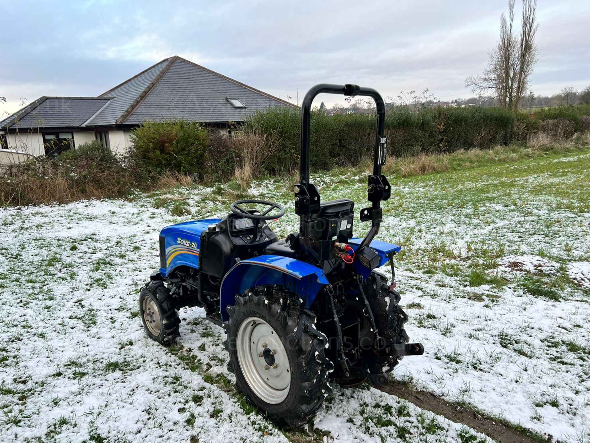 2016 SOLIS 20 4WD COMPACT TRACTOR, RUNS DRIVES AND WORKS, SHOWING A LOW AND GENUINE 1246 HOURS - Image 4 of 13