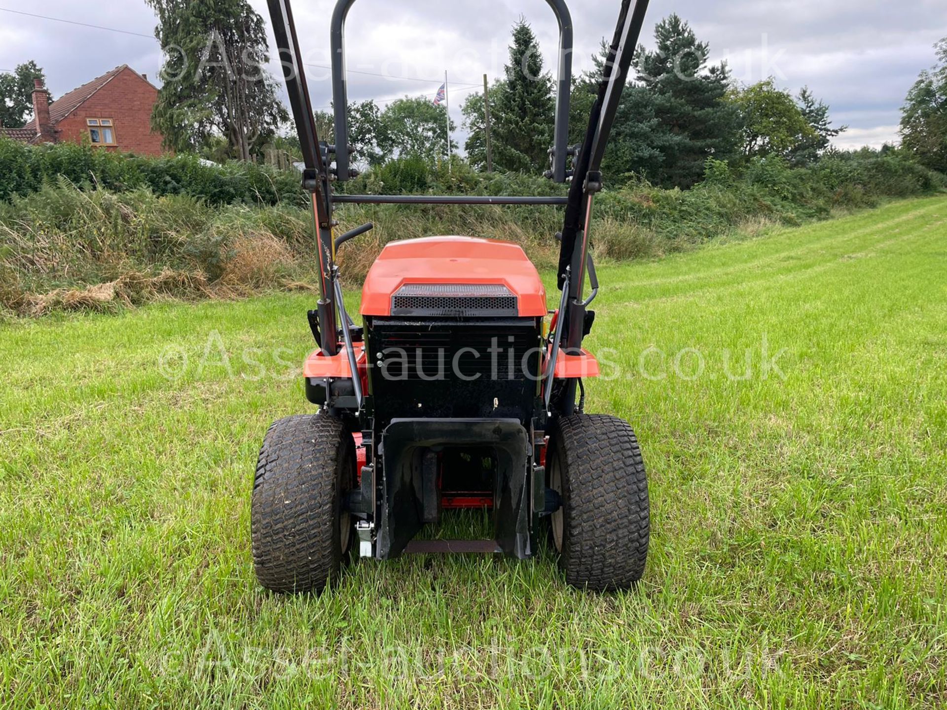 2015 KUBOTA GZD21 HIGH TIP ZERO TURN MOWER, RUNS, DRIVES CUTS AND COLLECTS WELL *PLUS VAT* - Image 5 of 13