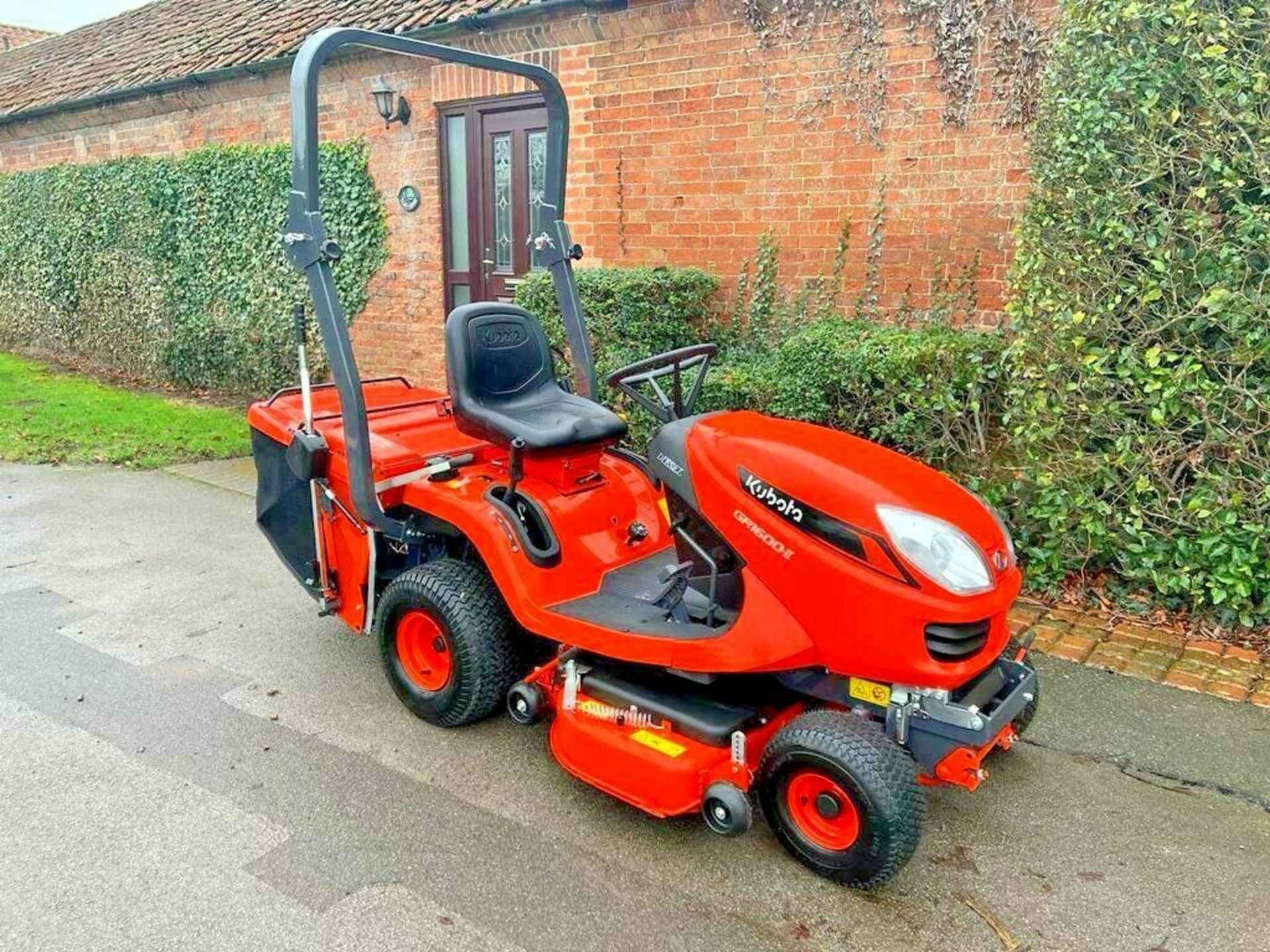 KUBOTA GR1600 MK2 MOWER, BRAND NEW, C/W COLLECTOR, 42" ROTARY CUT *PLUS VAT* - Image 4 of 9