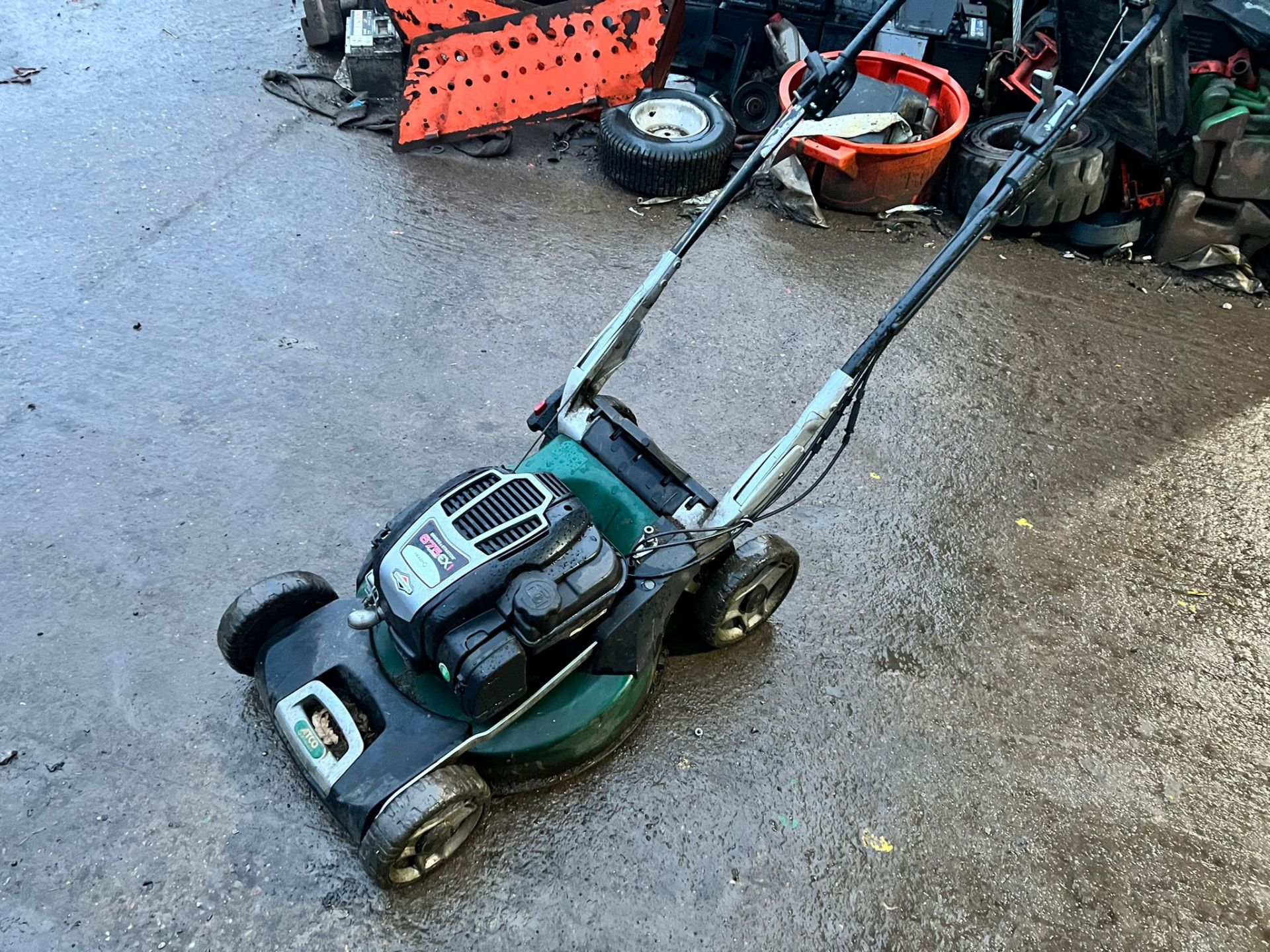 2018 ATCO QUATTRO 22SV SELF PROPELLED LAWN MOWER, GOOD COMPRESSION, SELF PROPELLED *NO VAT* - Image 2 of 7
