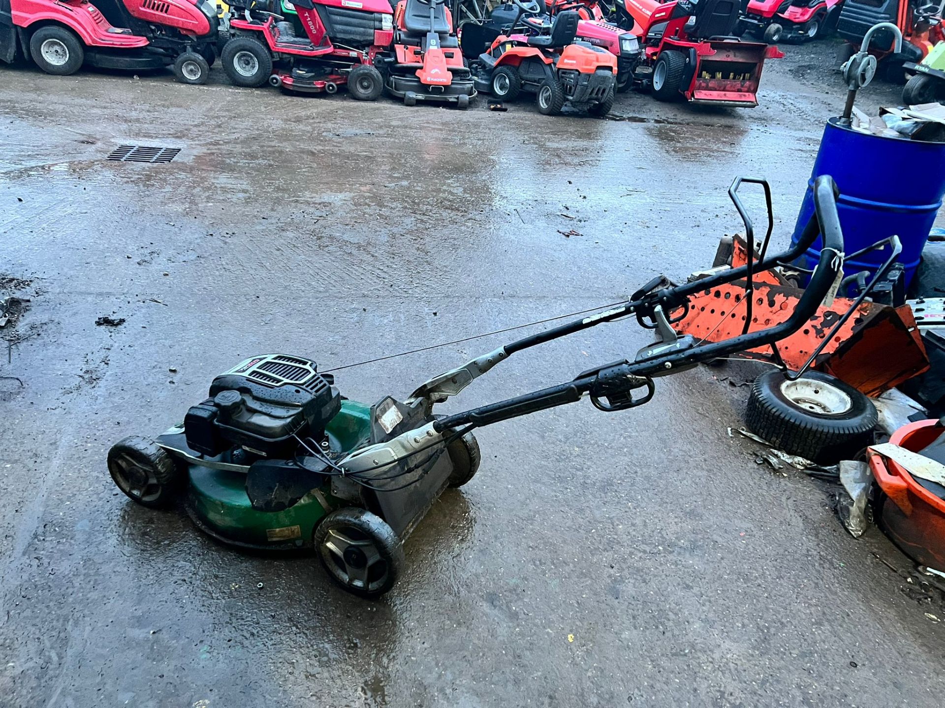 2018 ATCO QUATTRO 22SV SELF PROPELLED LAWN MOWER, GOOD COMPRESSION, SELF PROPELLED *NO VAT* - Image 3 of 7