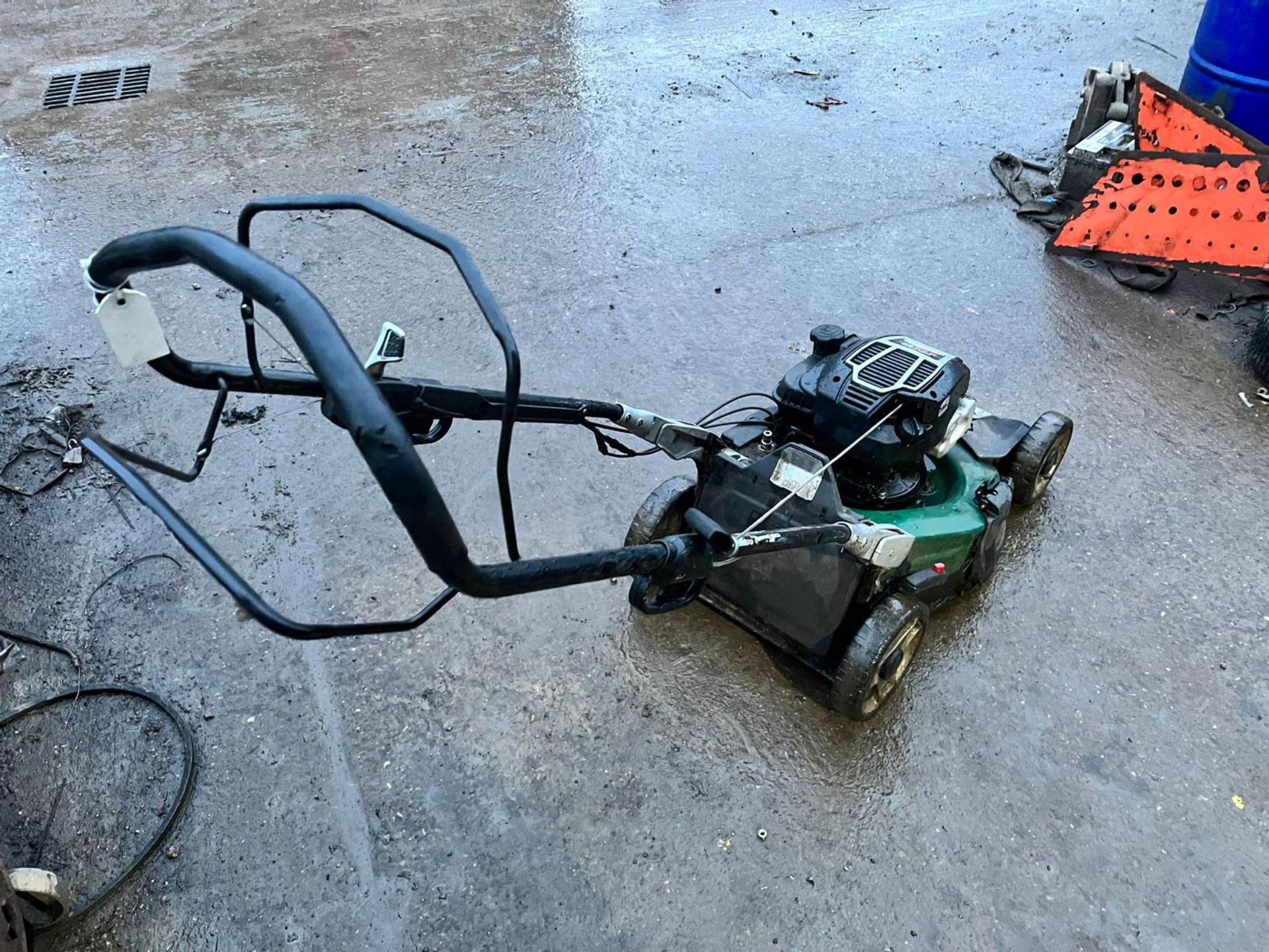 2018 ATCO QUATTRO 22SV SELF PROPELLED LAWN MOWER, GOOD COMPRESSION, SELF PROPELLED *NO VAT* - Image 5 of 7