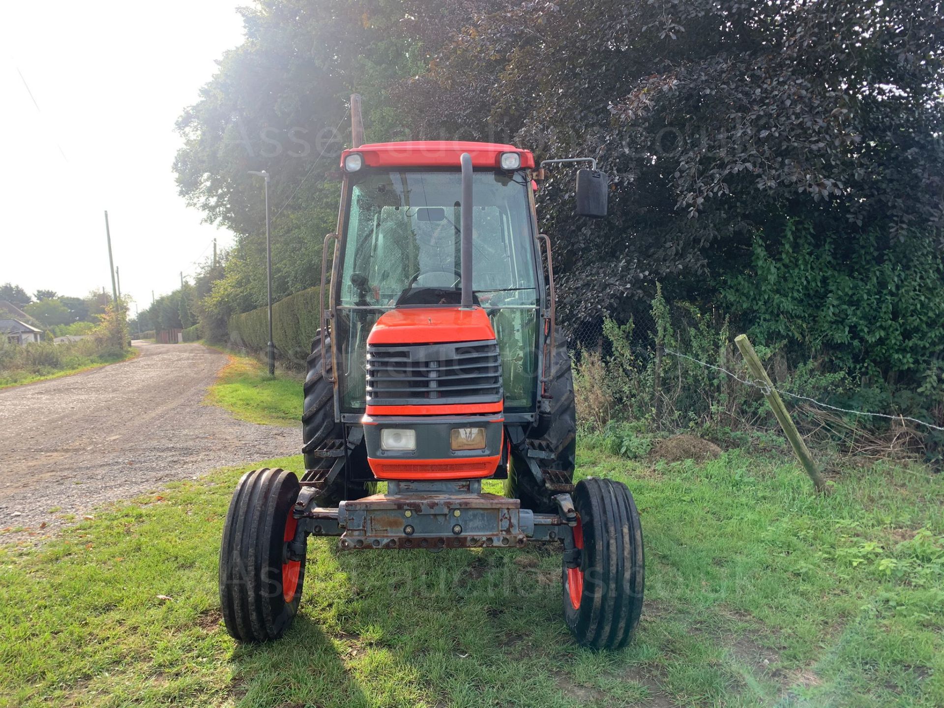 KUBOTA M6800 TRACTOR, RUNS DRIVES AND WORKS WELL, SHOWING A LOW 3414 HOURS *PLUS VAT* - Image 2 of 19