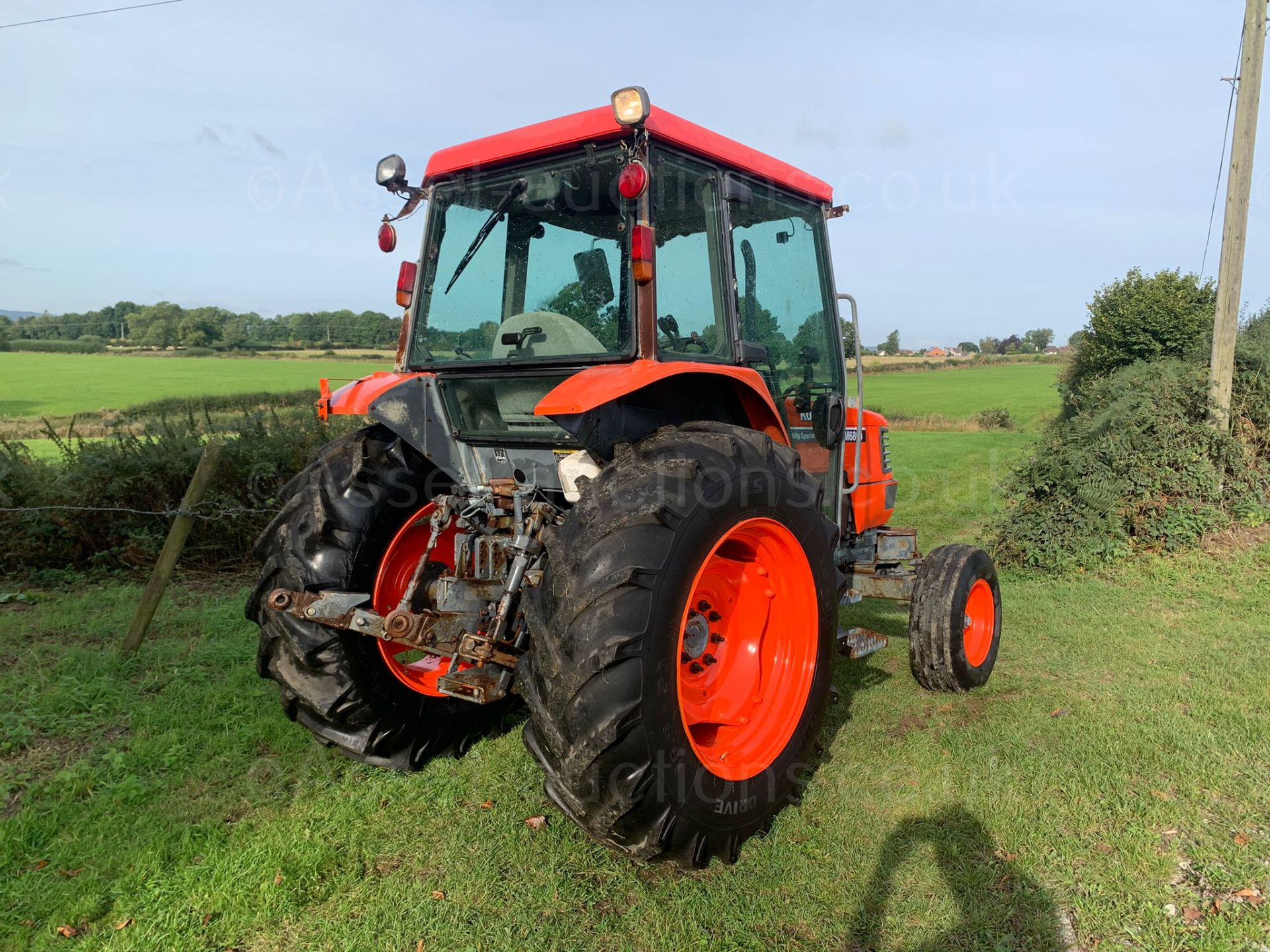 KUBOTA M6800 TRACTOR, RUNS DRIVES AND WORKS WELL, SHOWING A LOW 3414 HOURS *PLUS VAT* - Image 8 of 19