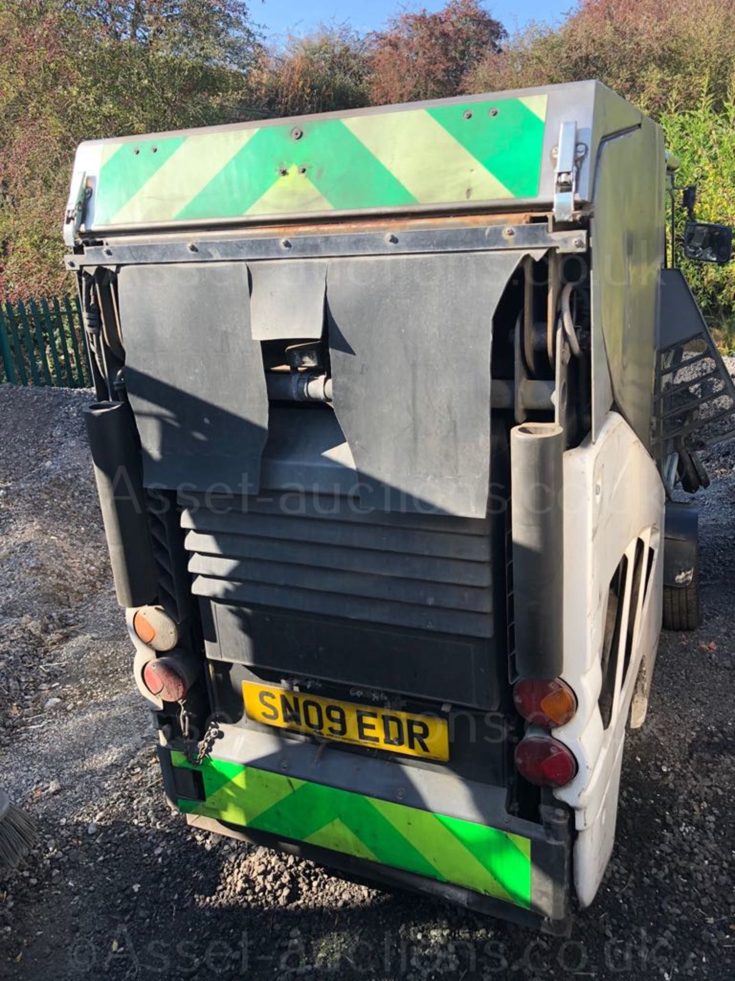 JOB LOT OF 3 X 2009 GREEN MACHINE ROAD SWEEPERS *PLUS VAT* - Image 9 of 19