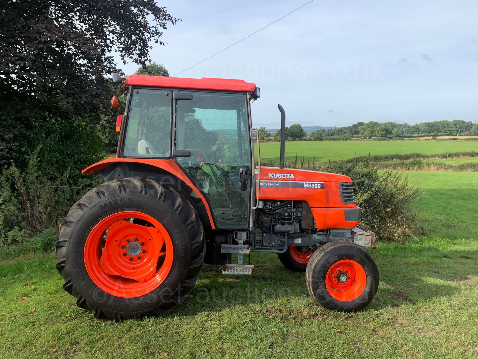 KUBOTA M6800 TRACTOR, RUNS DRIVES AND WORKS WELL, SHOWING A LOW 3414 HOURS *PLUS VAT* - Image 9 of 19