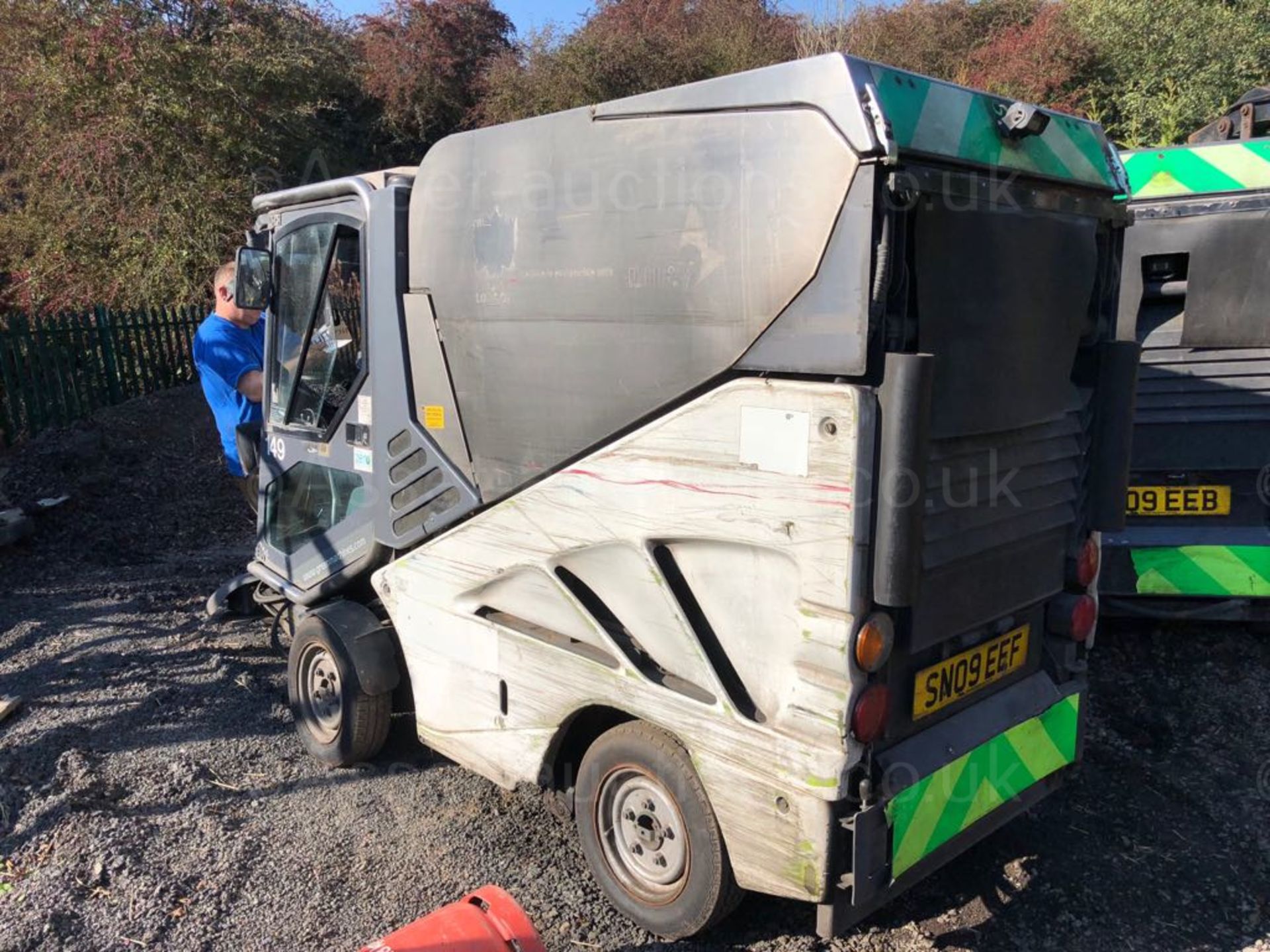 JOB LOT OF 3 X 2009 GREEN MACHINE ROAD SWEEPERS *PLUS VAT* - Image 12 of 19