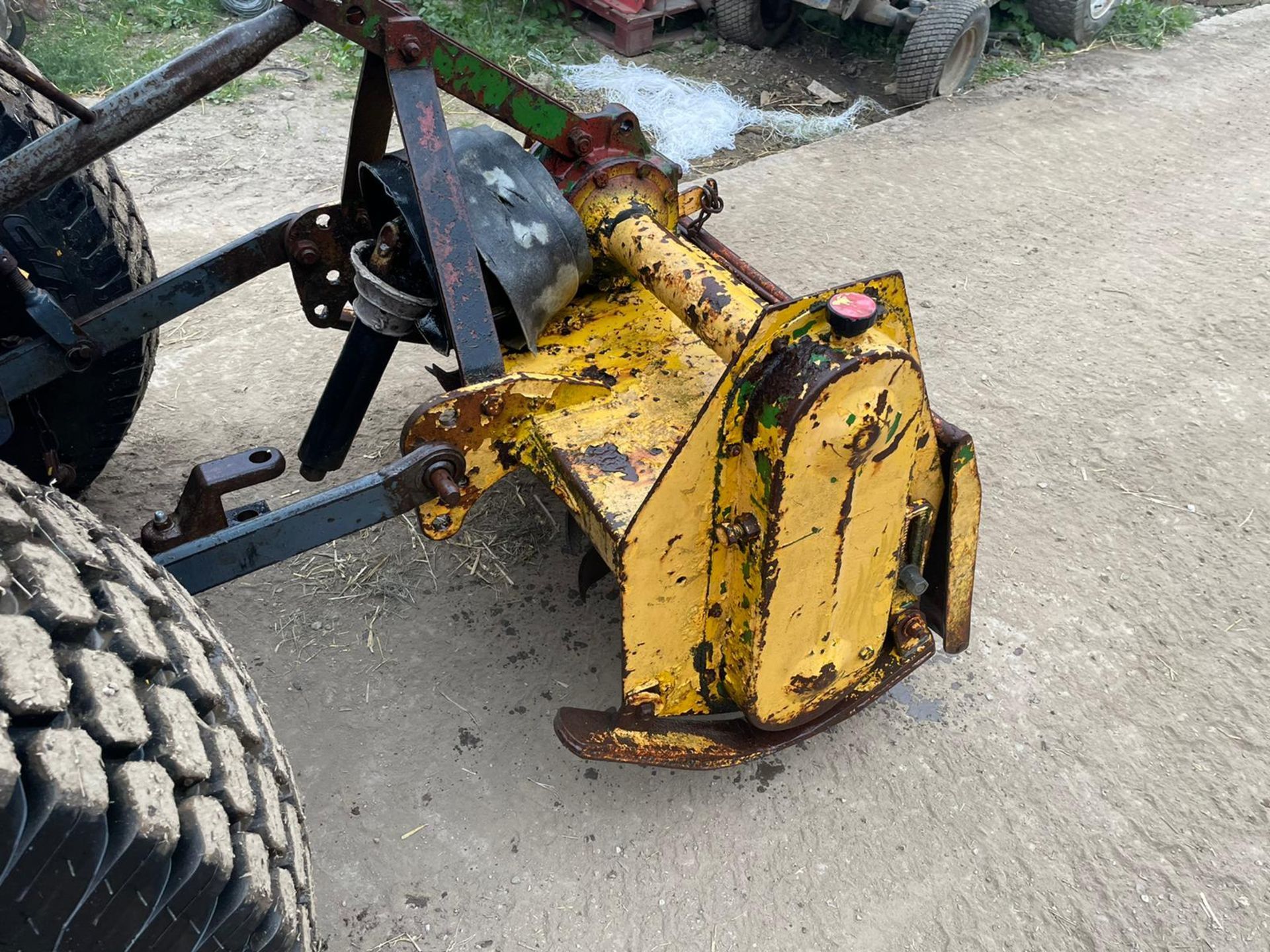 YELLOW ROTAVATOR, SUITABLE FOR COMPACT TRACTOR, IN WORKING ORDER, 3 POINT LINKAGE *PLUS VAT* - Image 5 of 5