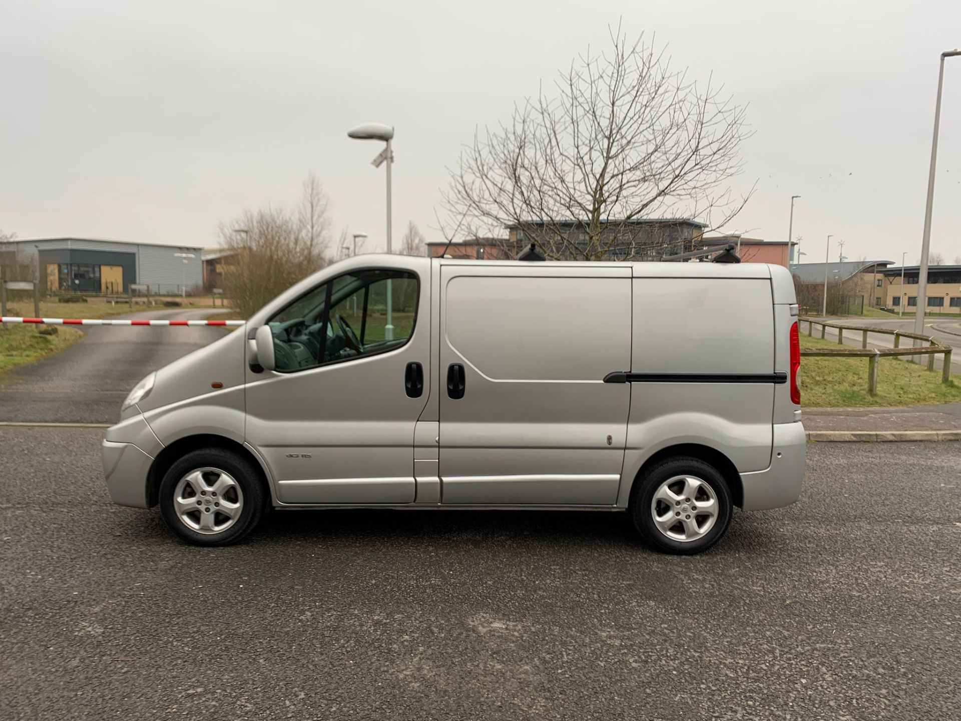 2011 RENAULT TRAFIC SL27 SPORT DCI 115 SILVER PANEL VAN, 134,138 MILES, 2.0 DIESEL *NO VAT* - Image 4 of 20