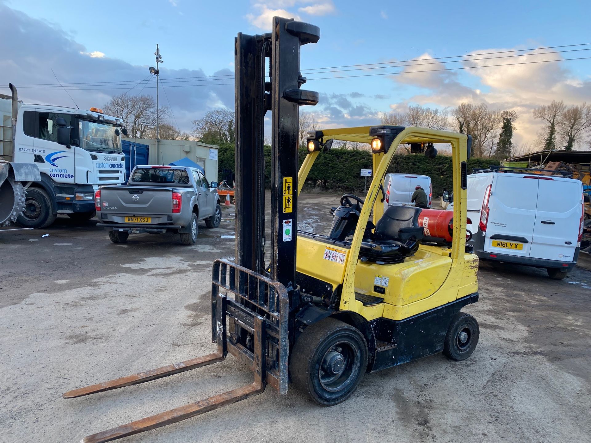 HYSTER 2 TON GAS FORKLIFT, RUNS AND WORKS AS IT SHOULD *PLUS VAT* - Image 2 of 6