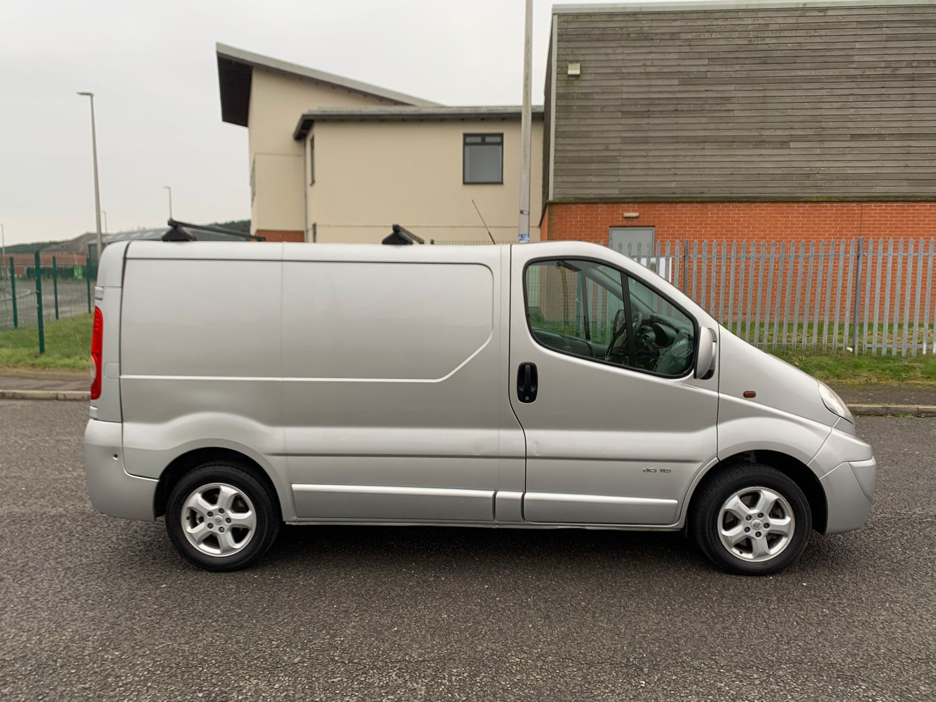 2011 RENAULT TRAFIC SL27 SPORT DCI 115 SILVER PANEL VAN, 134,138 MILES, 2.0 DIESEL *NO VAT* - Image 8 of 20