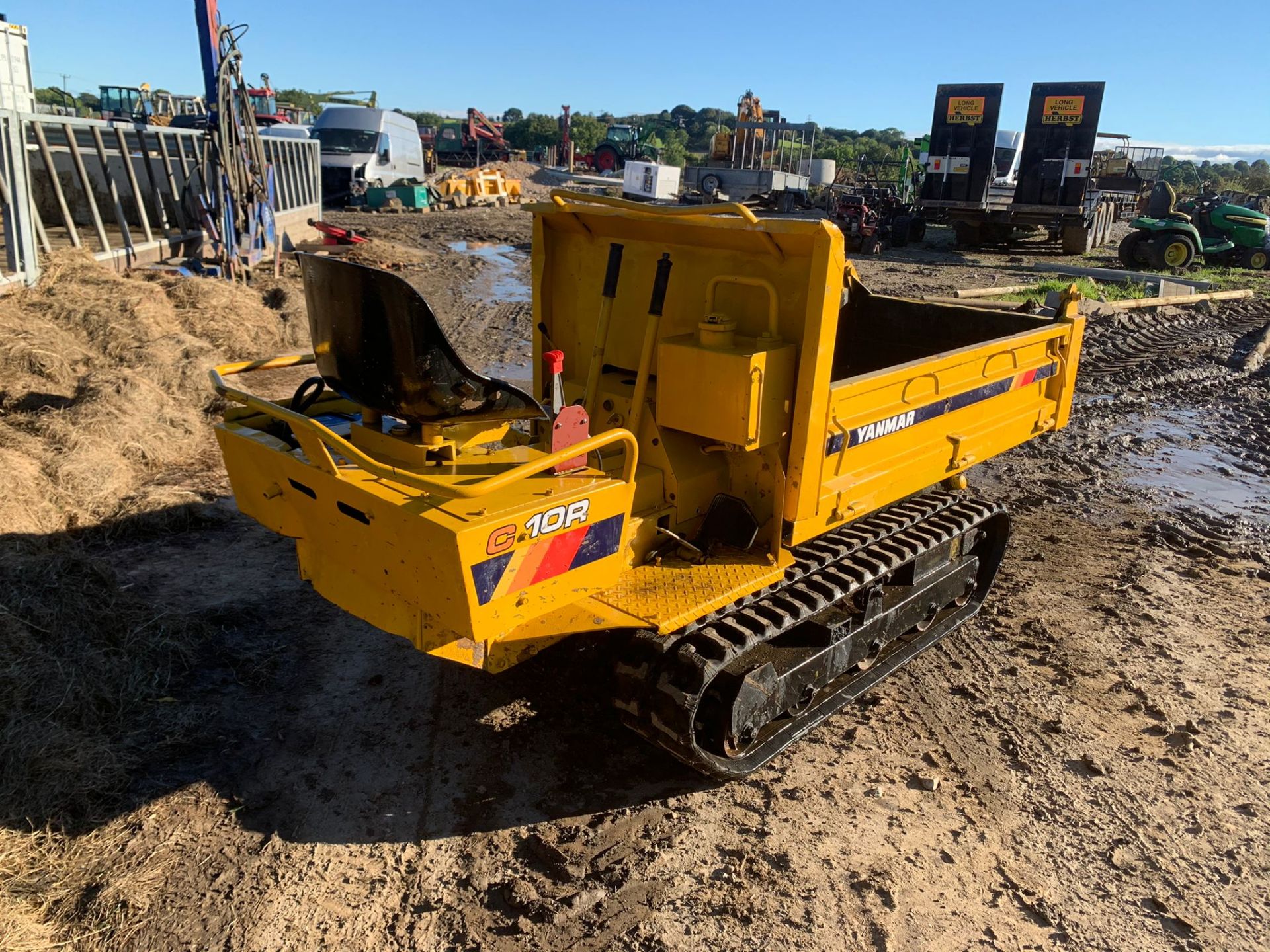 YANMAR C10R 1 TON TRACKED DUMPER, RUNS DRIVES AND TIPS, SHOWING A LOW 1406 HOURS *PLUS VAT* - Image 4 of 9