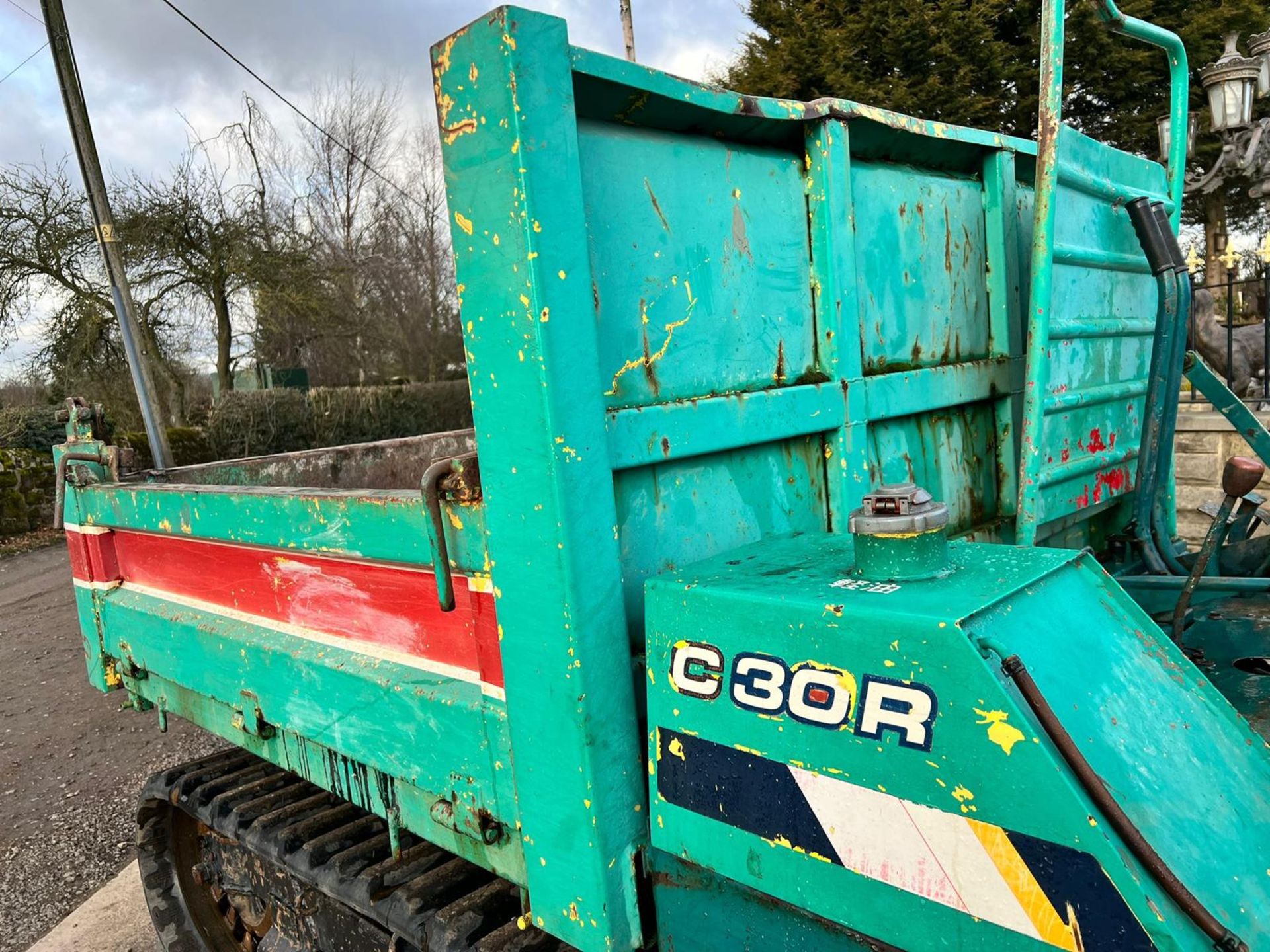 YANMAR C30R 3 TON TRACKED DUMPER, RUNS DRIVES AND TIPS, SHOWING A LOW 1587 HOURS *PLUS VAT* - Image 7 of 20