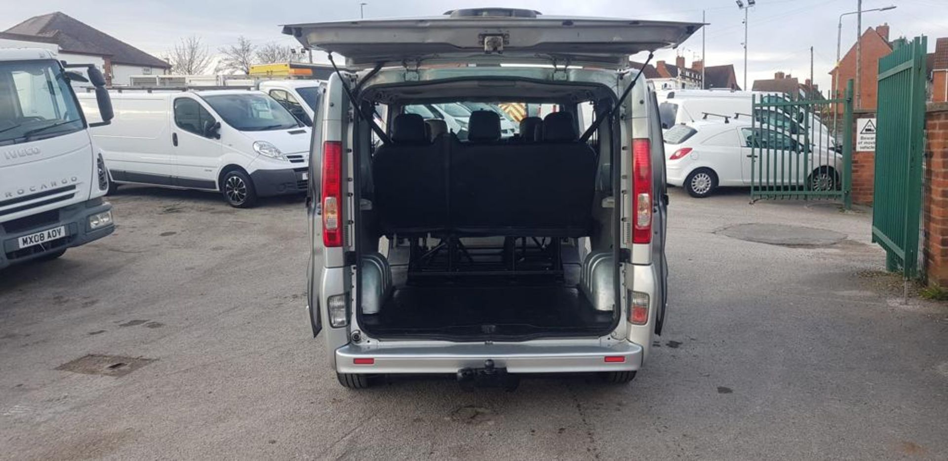 2009 VAUXHALL VIVARO COMBI LWB SILVER MINIBUS, 2.0 DIESEL ENGINE, 234,770 MILES *NO VAT* - Image 6 of 13