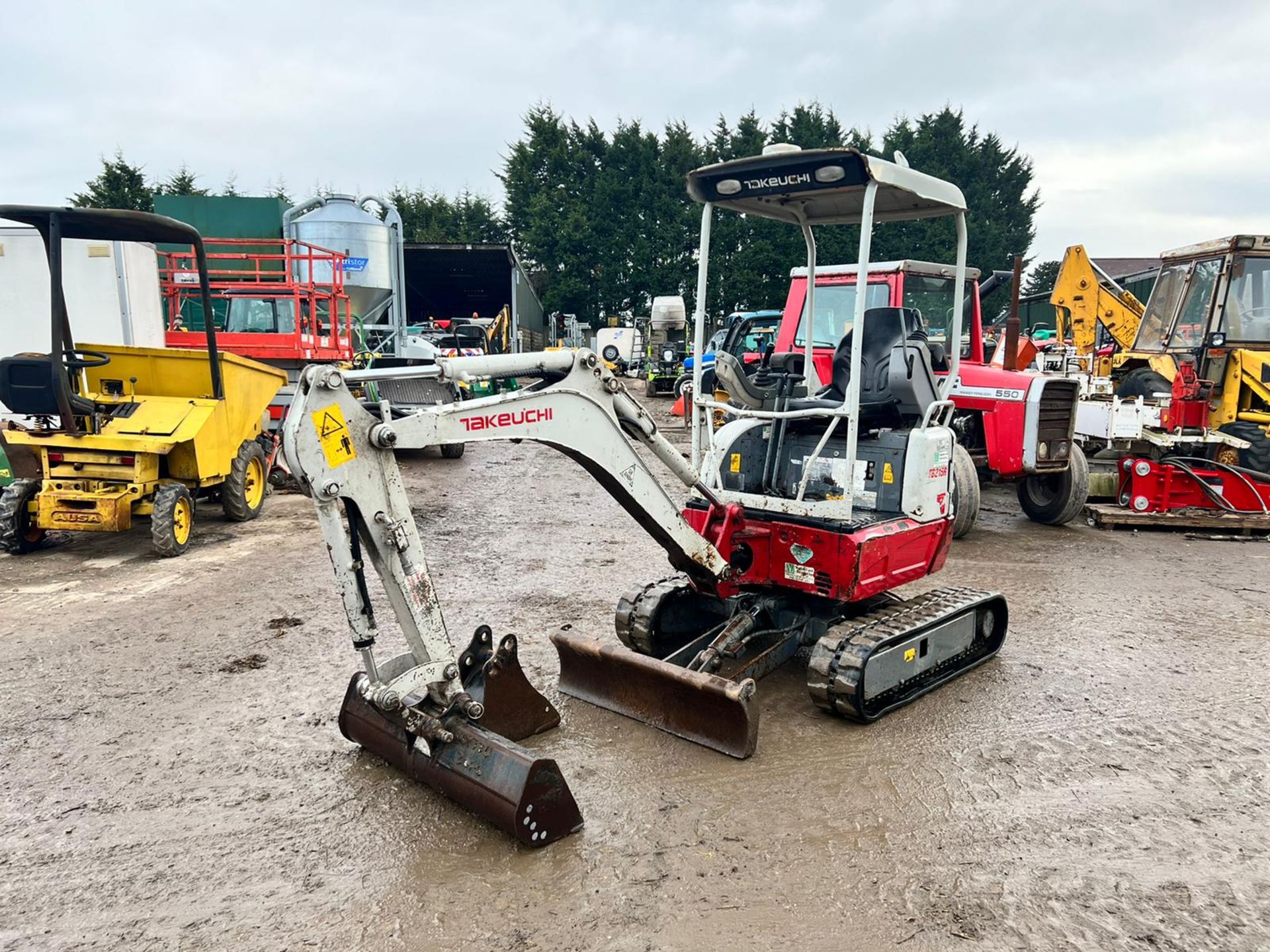 2015 TAKEUCHI TB215R 1.5 TON MINI DIGGER, RUNS DRIVES AND WORKS, 2 BUCKETS *PLUS VAT* - Image 2 of 22