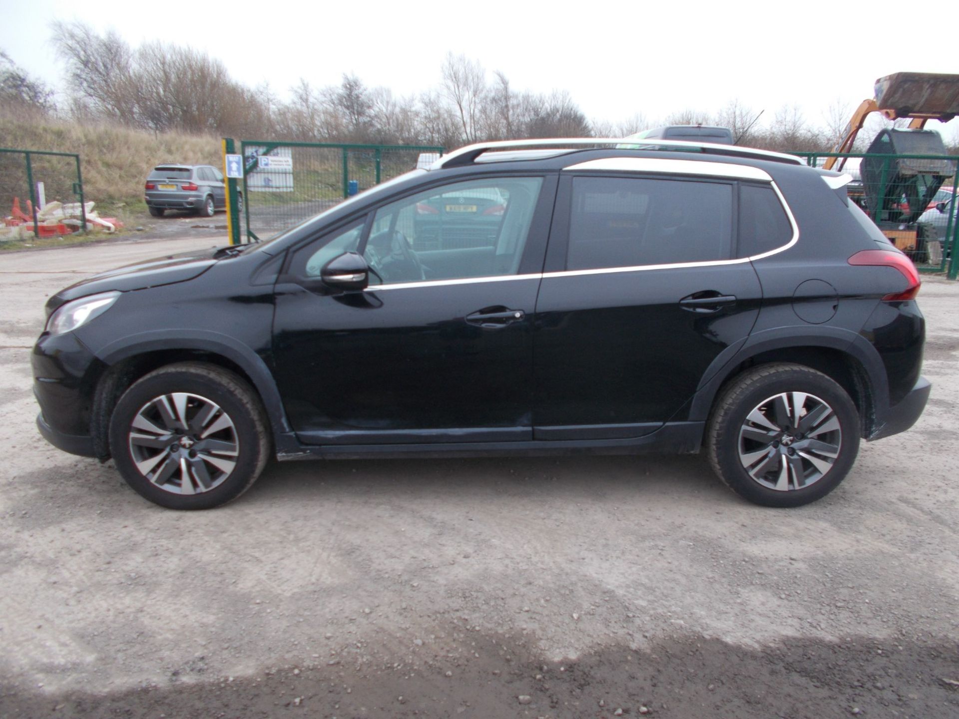 2019/68 PEUGEOT 2008 ALLURE PREMIUM 5 DOOR HATCHBACK, 1.2 PETROL, 11K MILES,5 SPEED MANUAL *NO VAT* - Image 4 of 24