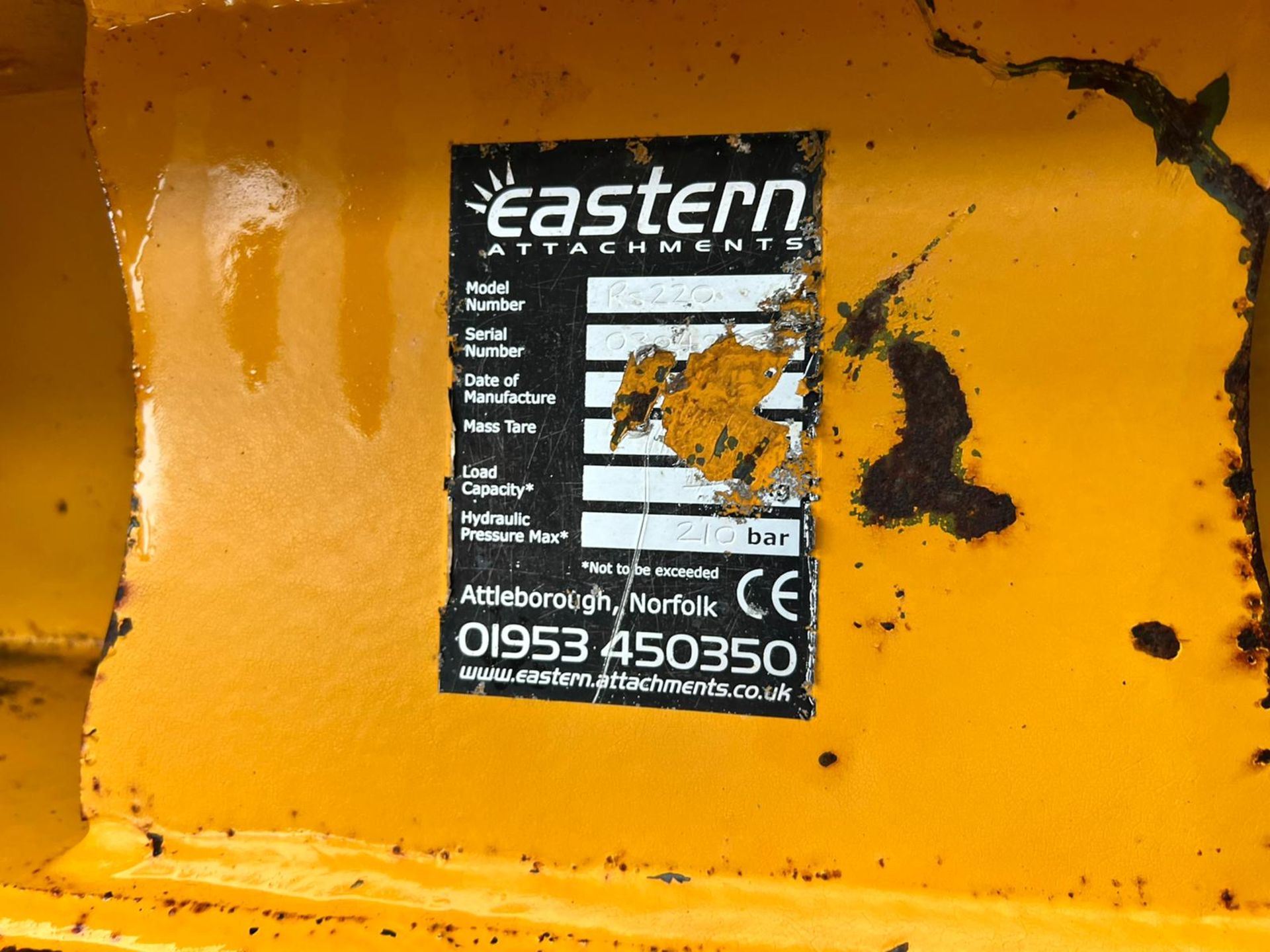 EASTERN ATTACHMENTS RS220 HYDRAULIC SWEEPER BUCKET, SUITABLE FOR PALLET FORKS *PLUS VAT* - Image 12 of 12