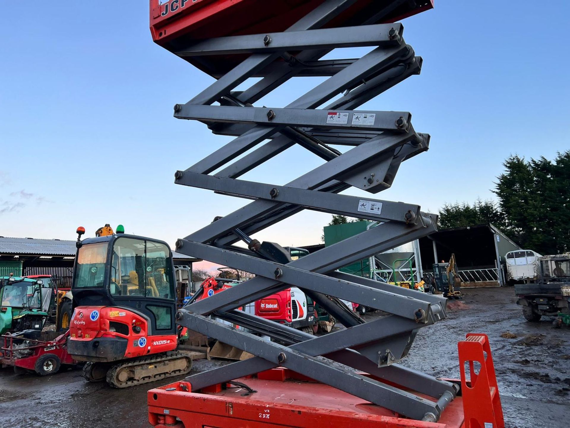 2012 DINGLI JCPT1212 ELECTRIC SCISSOR LIFT, SHOWING A LOW 393 HOURS *PLUS VAT* - Image 9 of 11