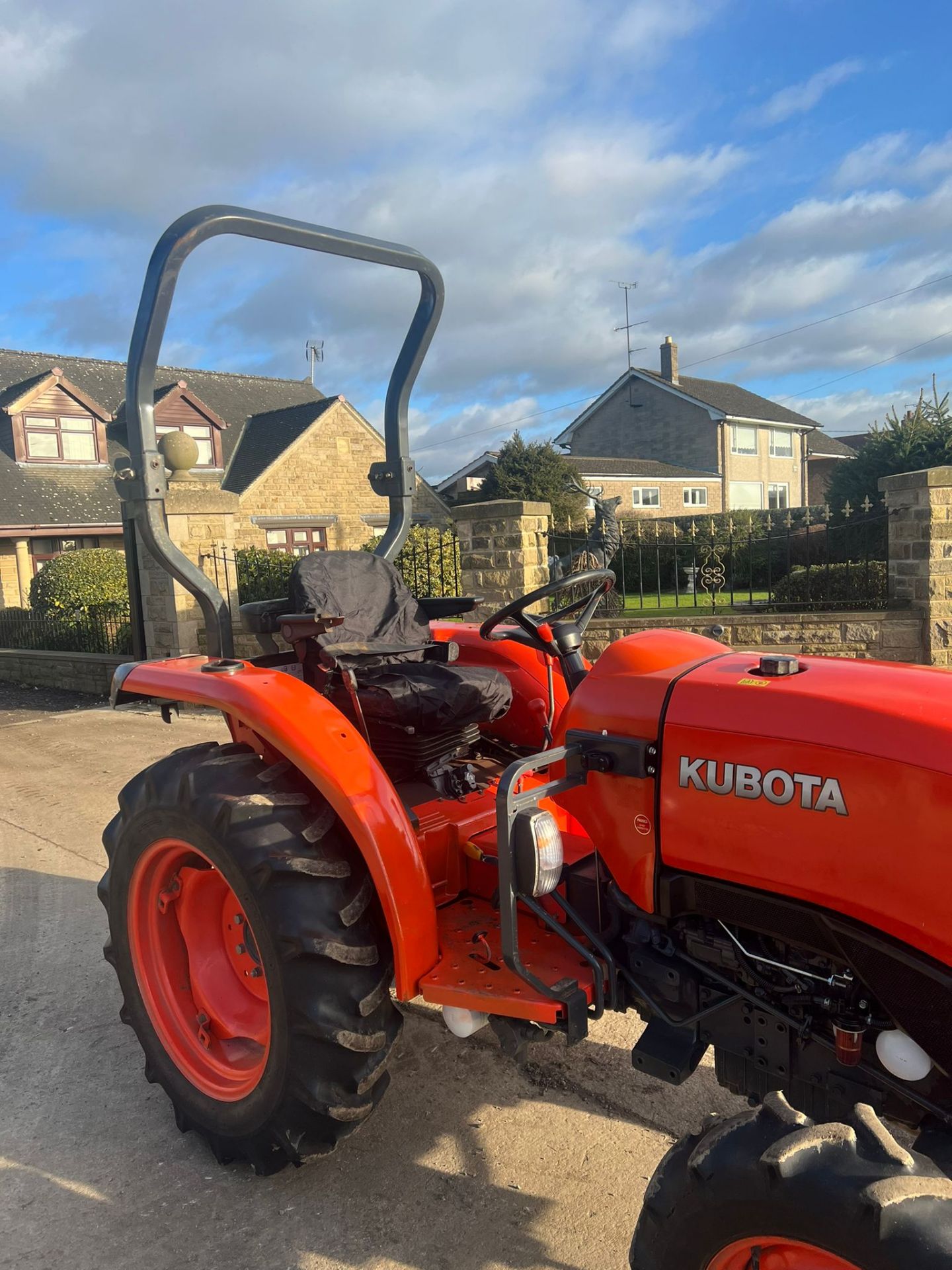 2019 KUBOTA L1361 4 WHEEL DRIVE TRACTOR, 36hp, 3 POINT LINKAGE, RUNS AND WORKS *PLUS VAT* - Image 6 of 11