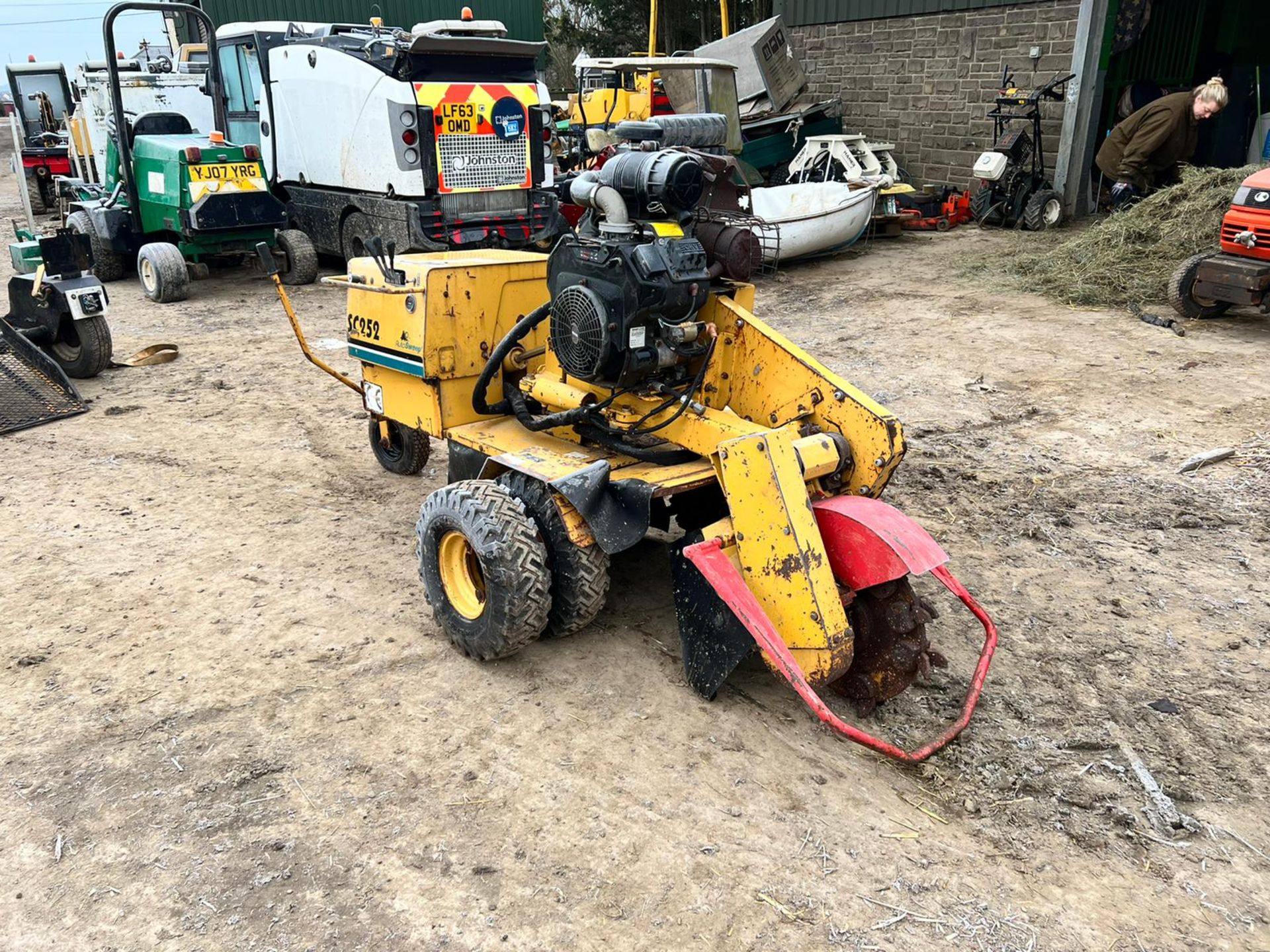 VERMEER SC252 TWIN WHEELED STUMP FRINDER WITH SINGLE AXLE TRAILER, 1885 HOURS *PLUS VAT* - Image 7 of 17