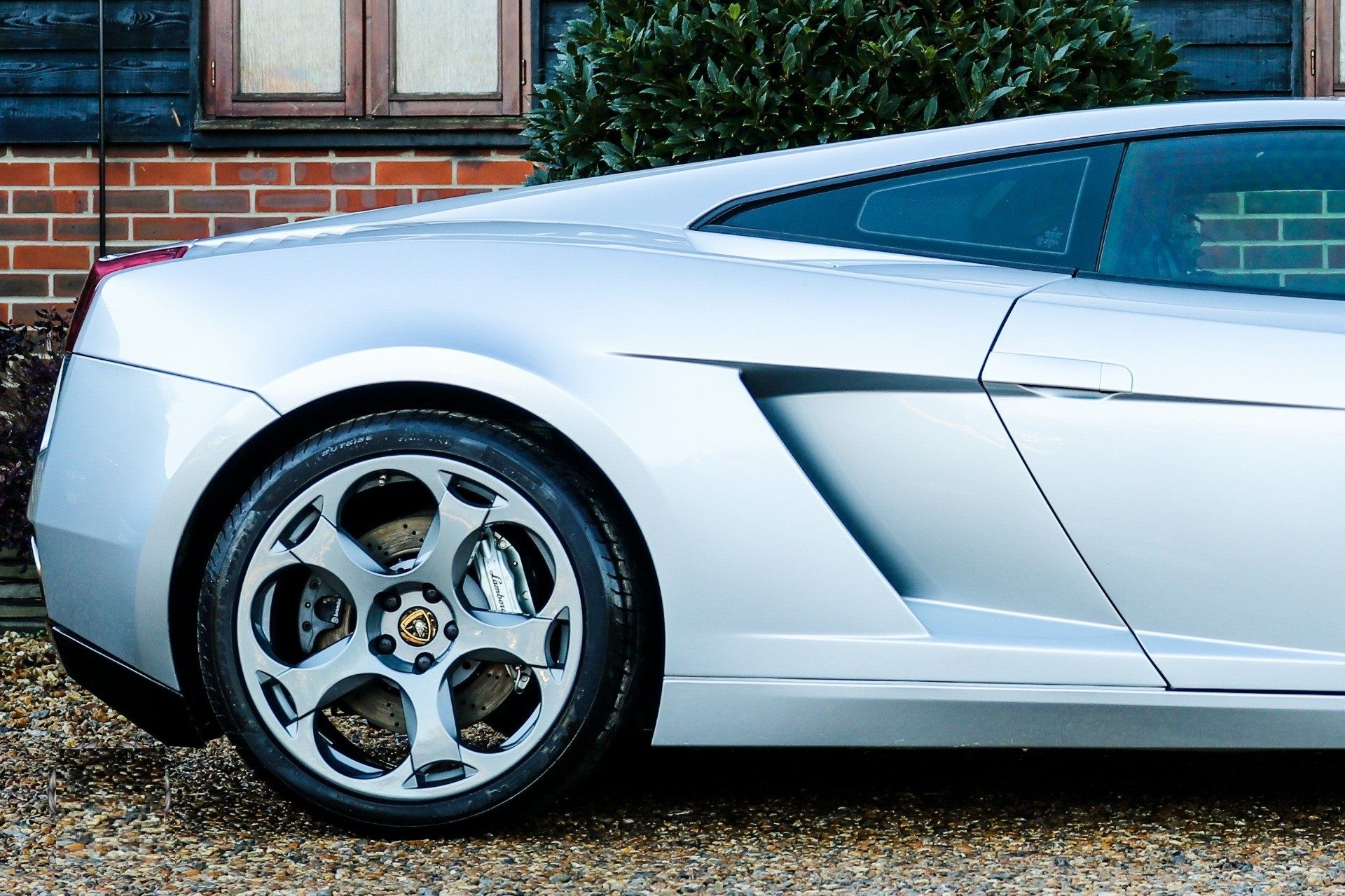 LAMBORGHINI GALLARDO 5.0 V10 COUPE, MANUAL, SILVER/ BLUE SCURO LEATHER INTERIOR, 60,800 MLS NO VAT - Image 19 of 36