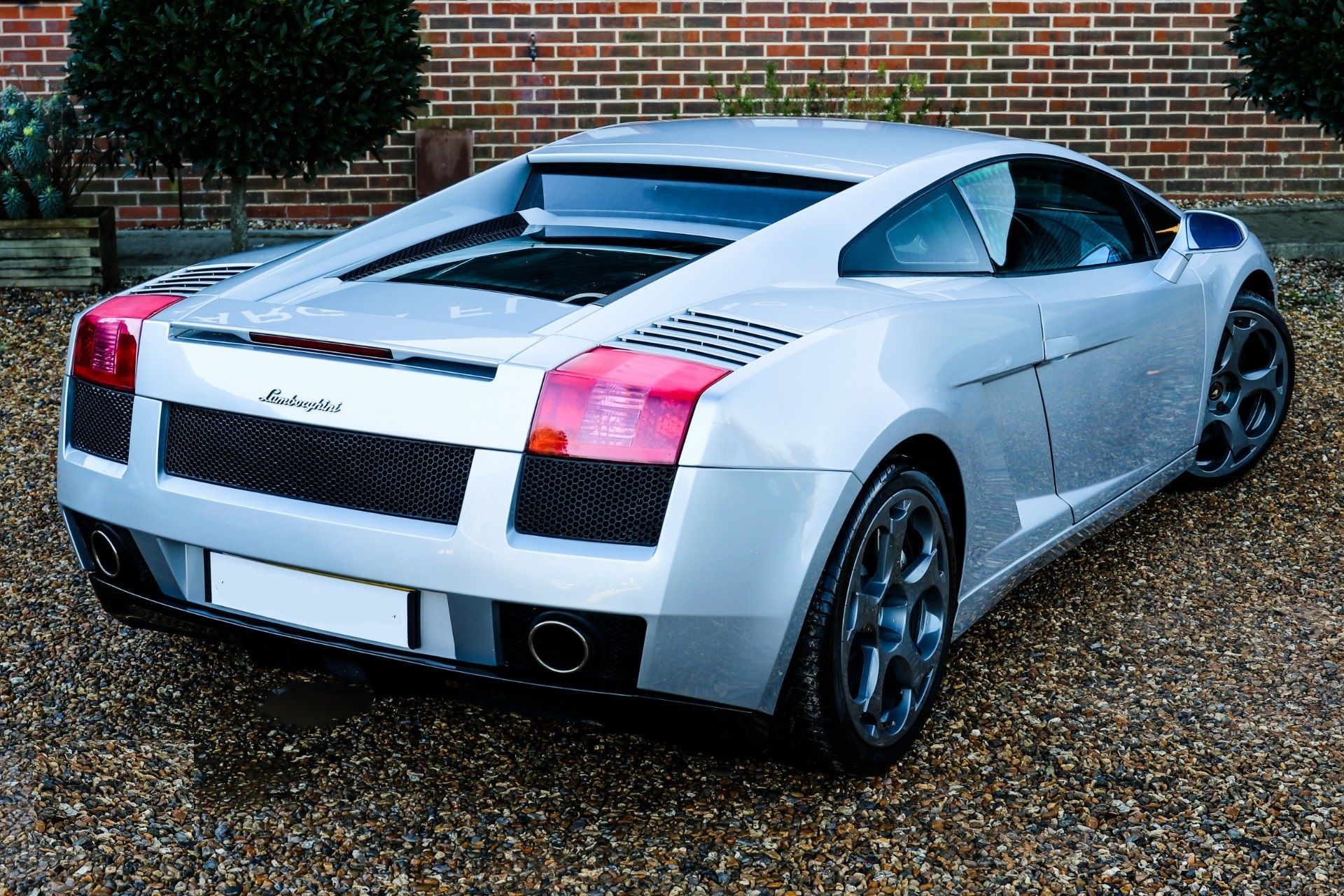 LAMBORGHINI GALLARDO 5.0 V10 COUPE, MANUAL, SILVER/ BLUE SCURO LEATHER INTERIOR, 60,800 MLS NO VAT - Image 5 of 36