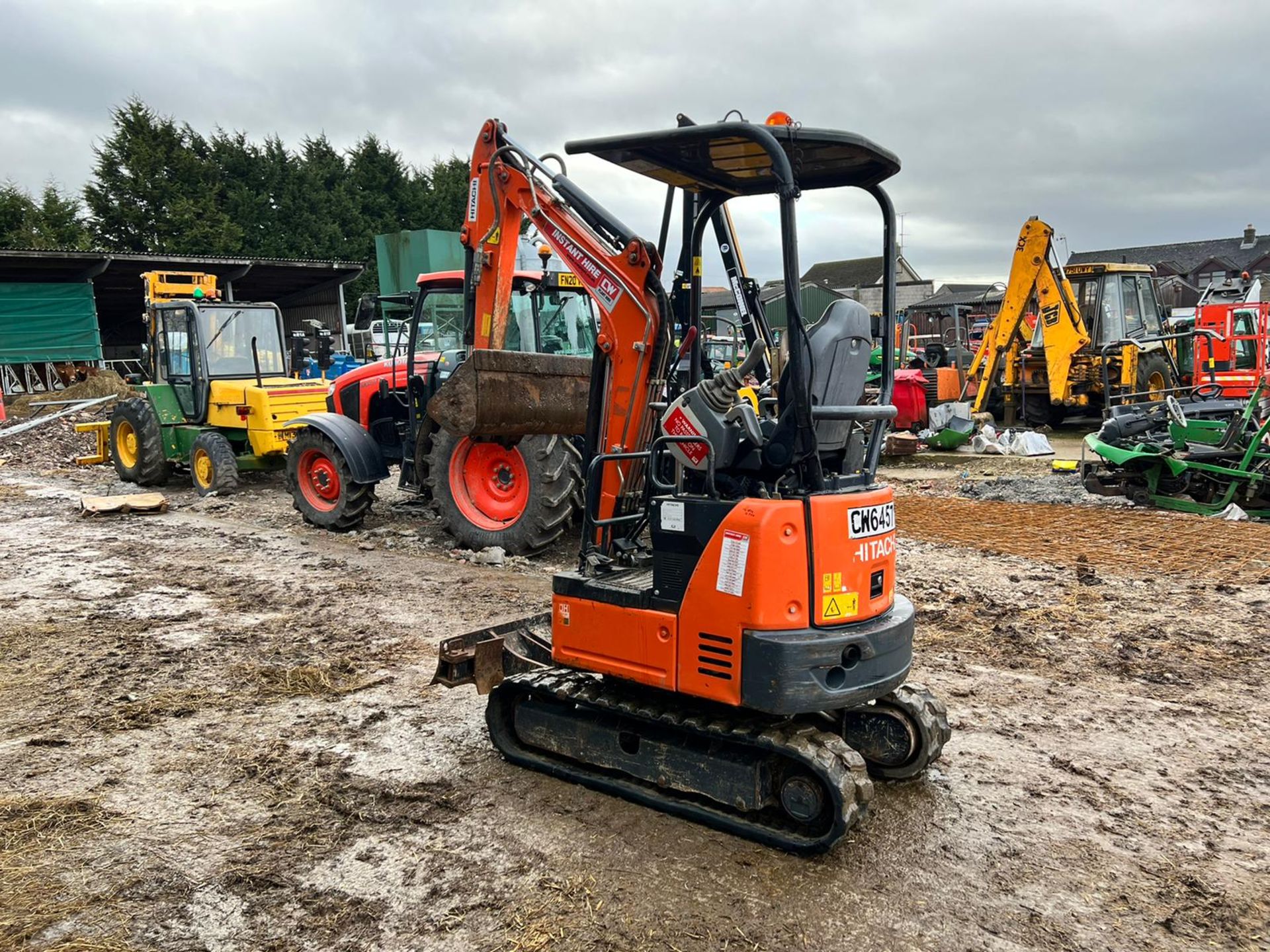 2017 HITACHI ZAXIS 19U 1.9 TON MINI DIGGER, RUNS DRIVES LIFTS, SHOWING A LOW 1609 HOURS - Image 4 of 15