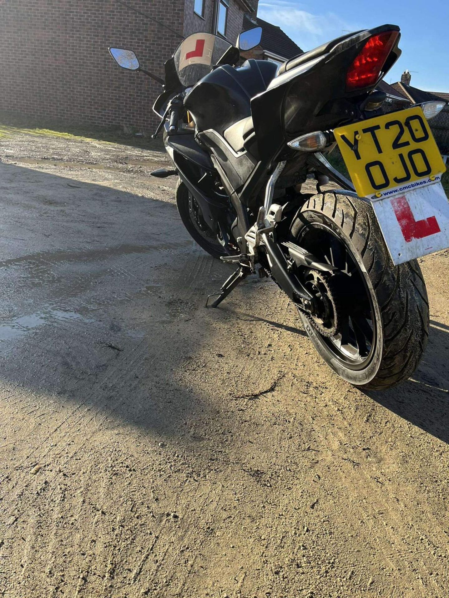 2020 YAMAHA YZF 125cc MOTORBIKE, RUNS AND DRIVES, ONLY 7765 MILES, 2 KEYS PRESENT *NO VAT* - Image 10 of 10